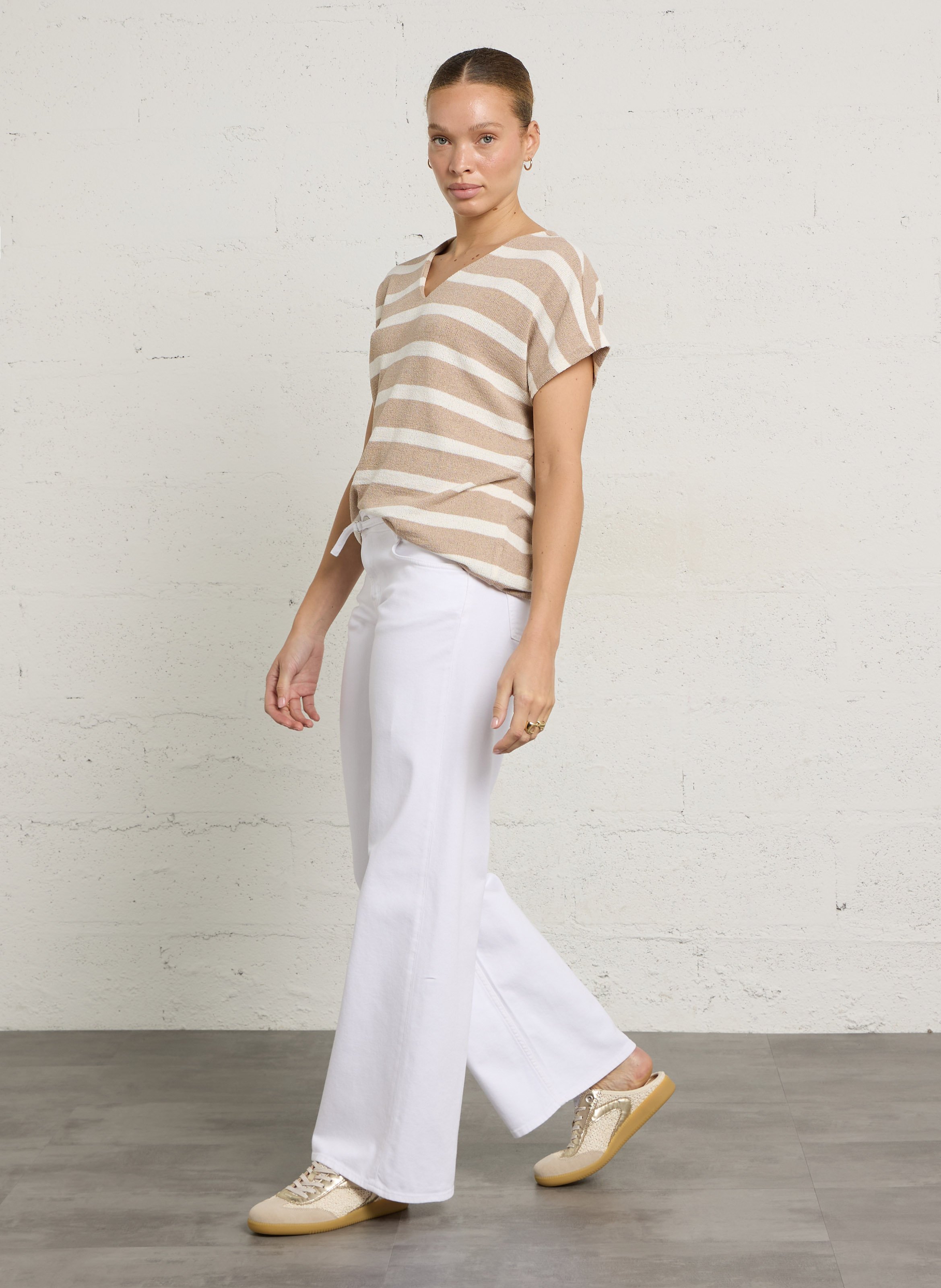 Loose-fit V-neck T-shirt LE TEMPS DES CERISES White