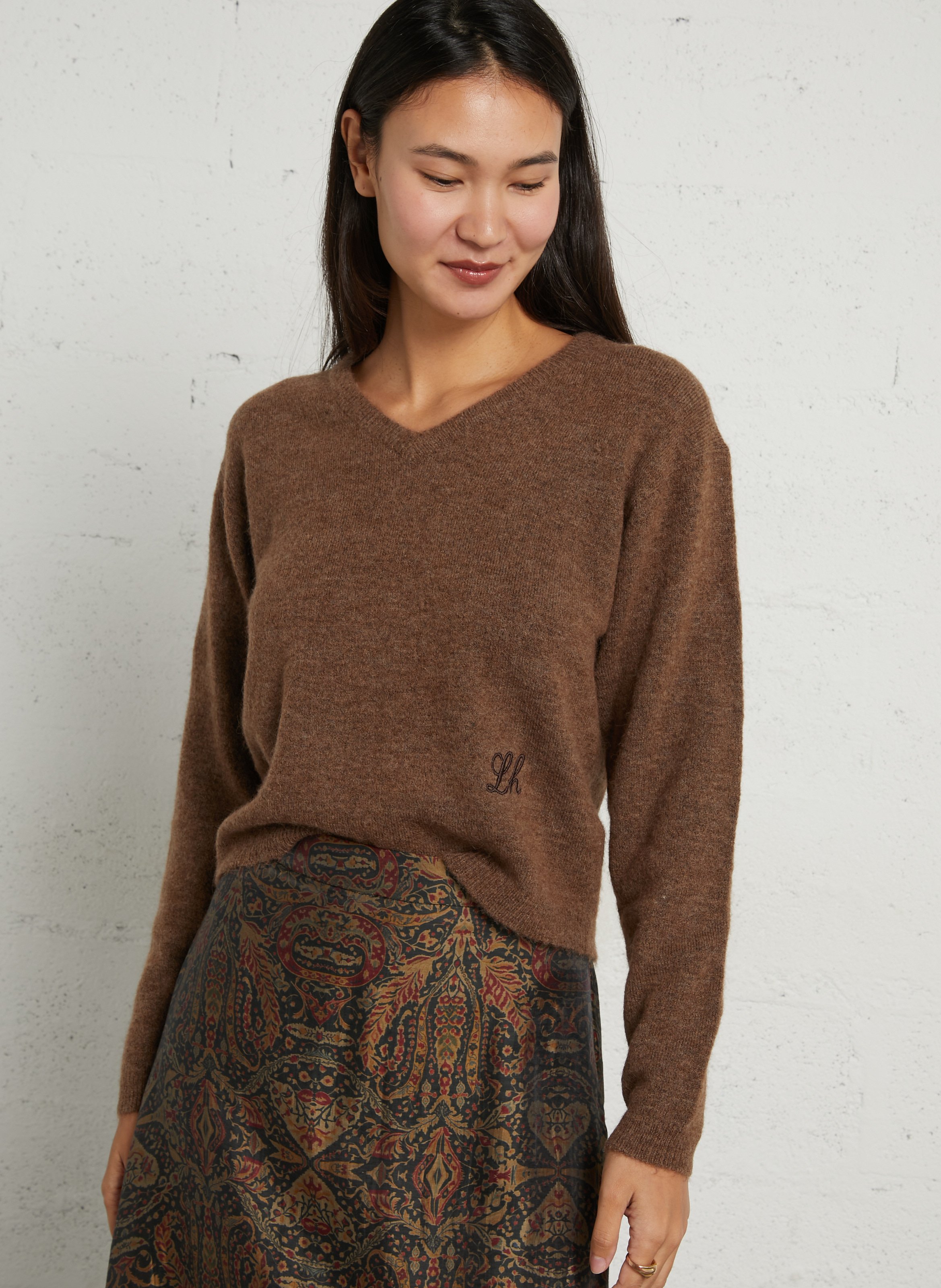 Kurzer Pullover mit V-Ausschnitt und gesticktem Logo. LEON & HARPER Braun
