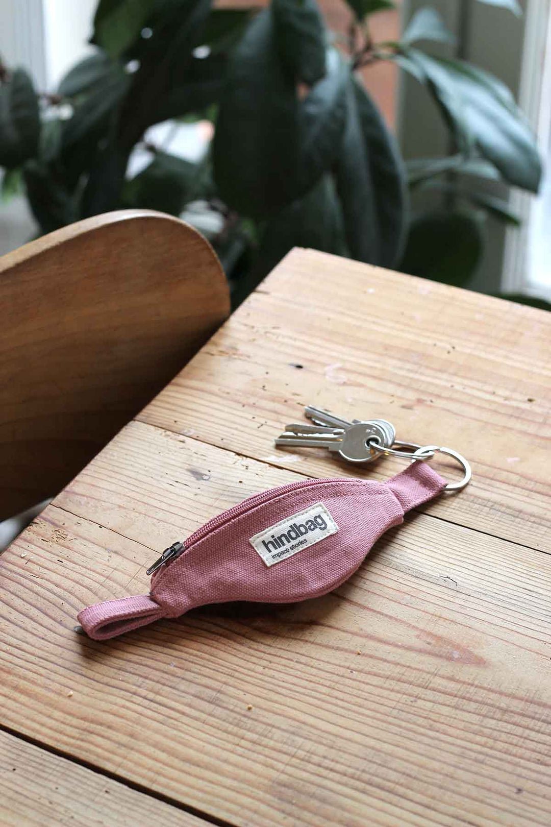 Keychain Como in almond green sponge HINDBAG Pink