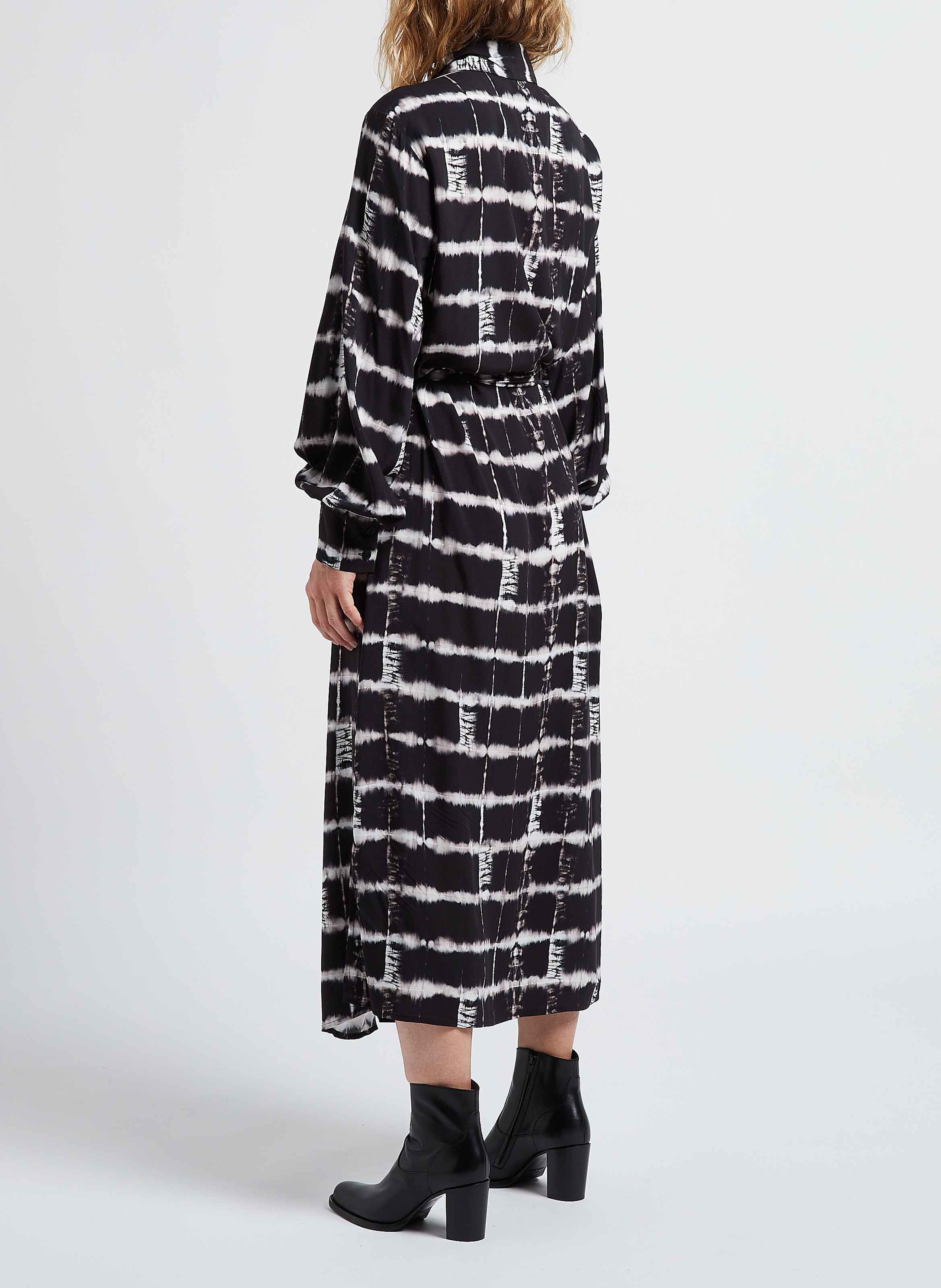 Gerade geschnittenes, fließendes Hemdkleid PLEASE Schwarz