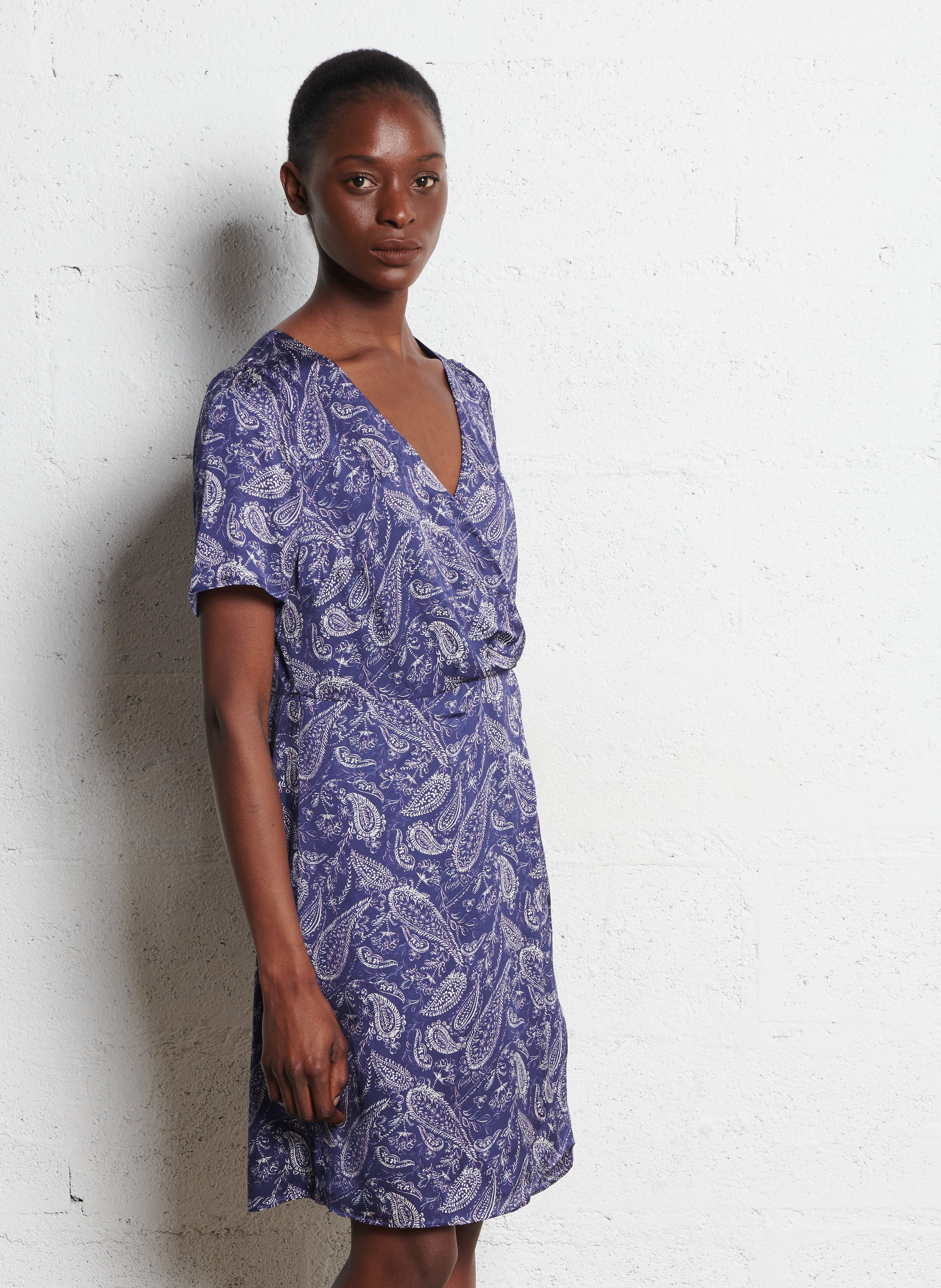 Robe courte col V à imprimé cachemire ONE STEP Bleu