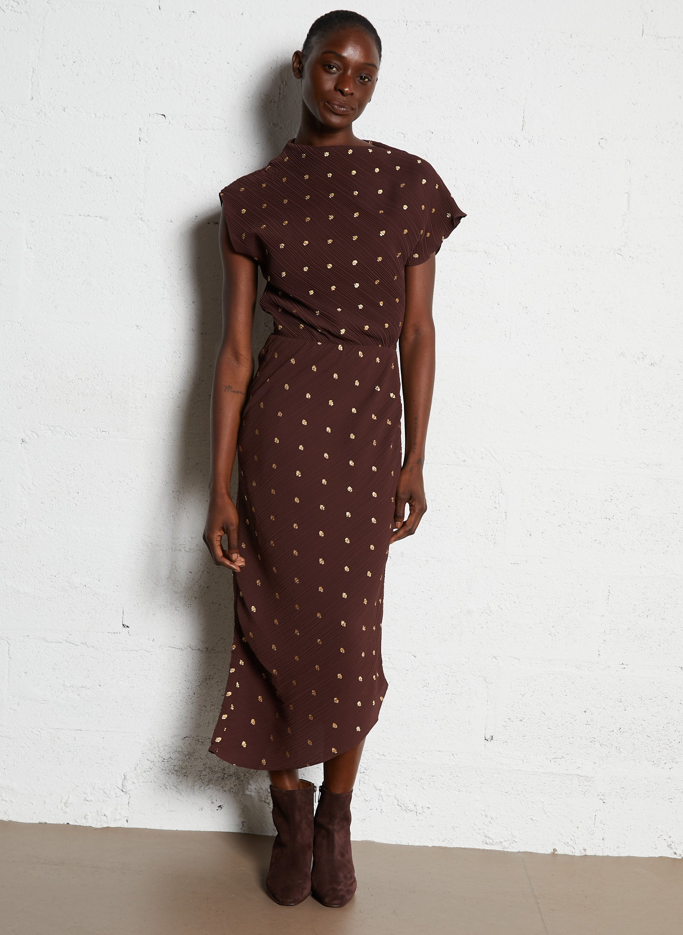 Robe midi asymétrique plissée NEVER FULLY DRESSED Marron