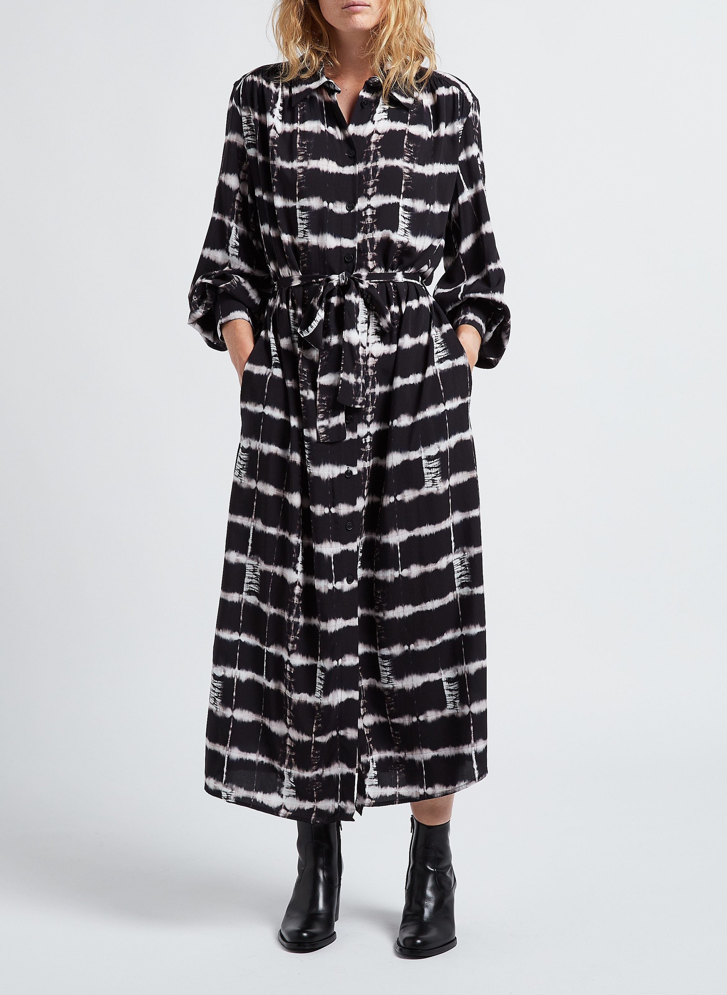 Gerade geschnittenes, fließendes Hemdkleid PLEASE Schwarz