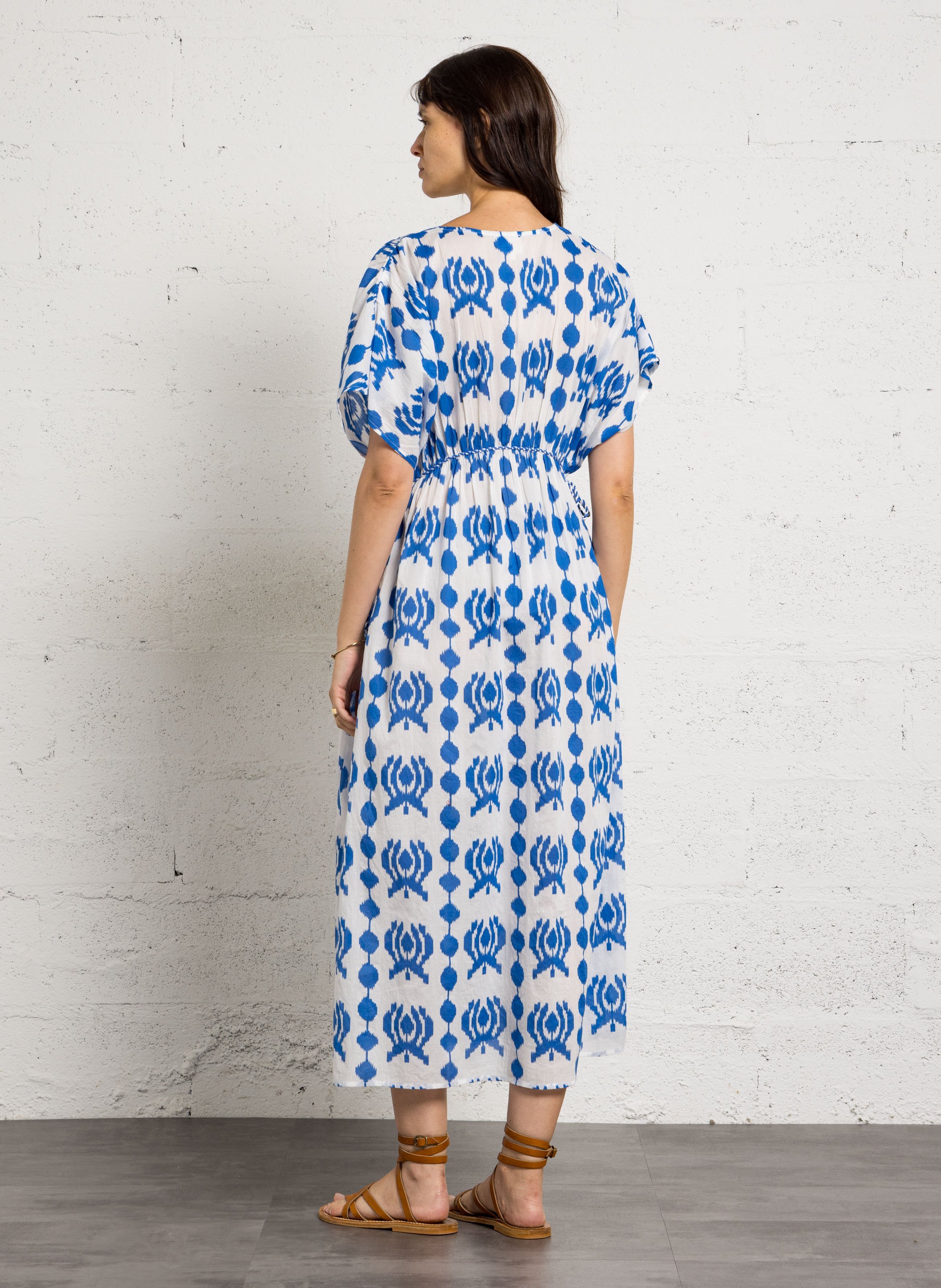Loose long dress with V-neck and print MAISON 123 Blue