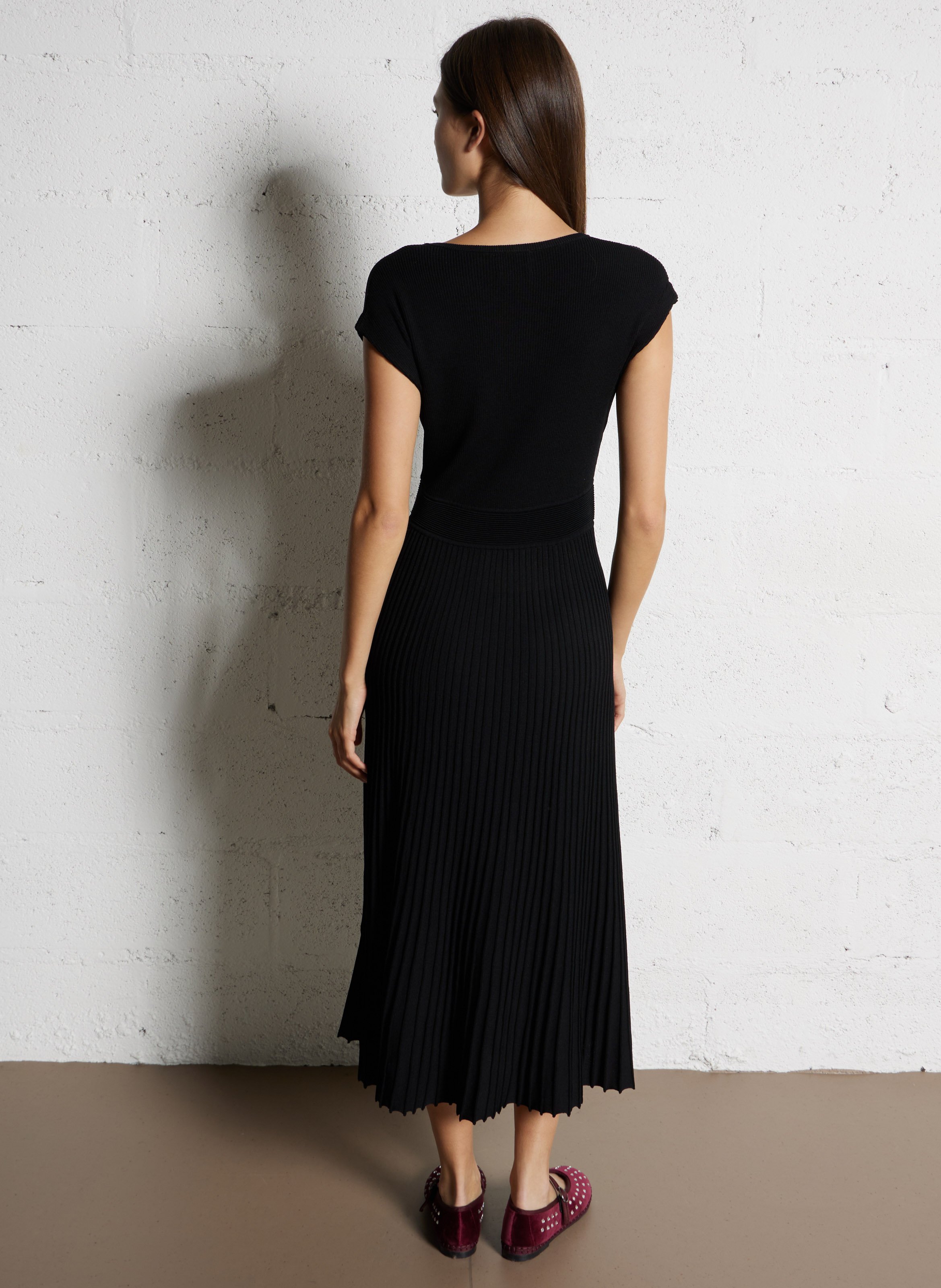 Knit V-neck midi dress MAISON 123 Black