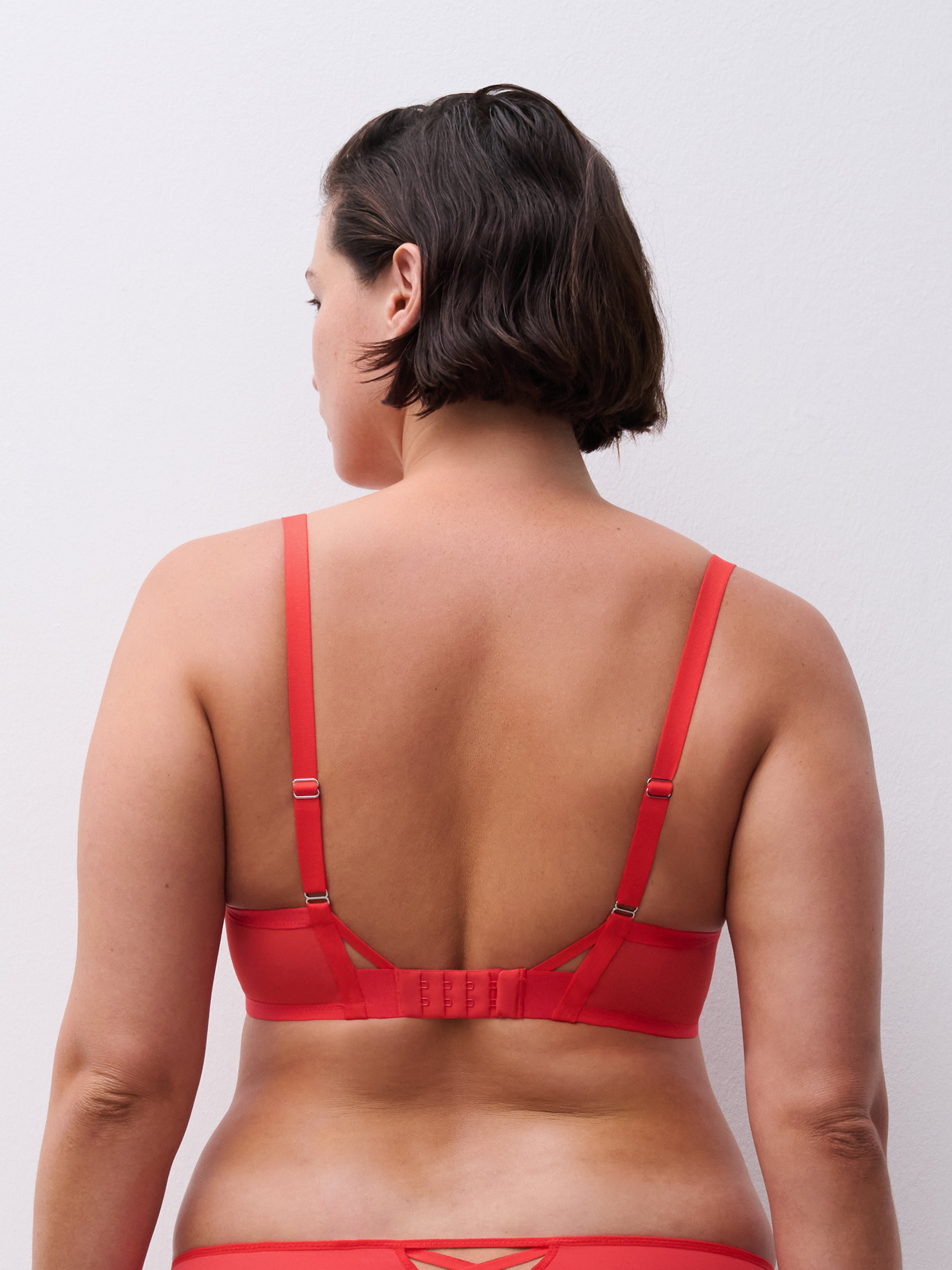 Balconette bra with embroidery Red