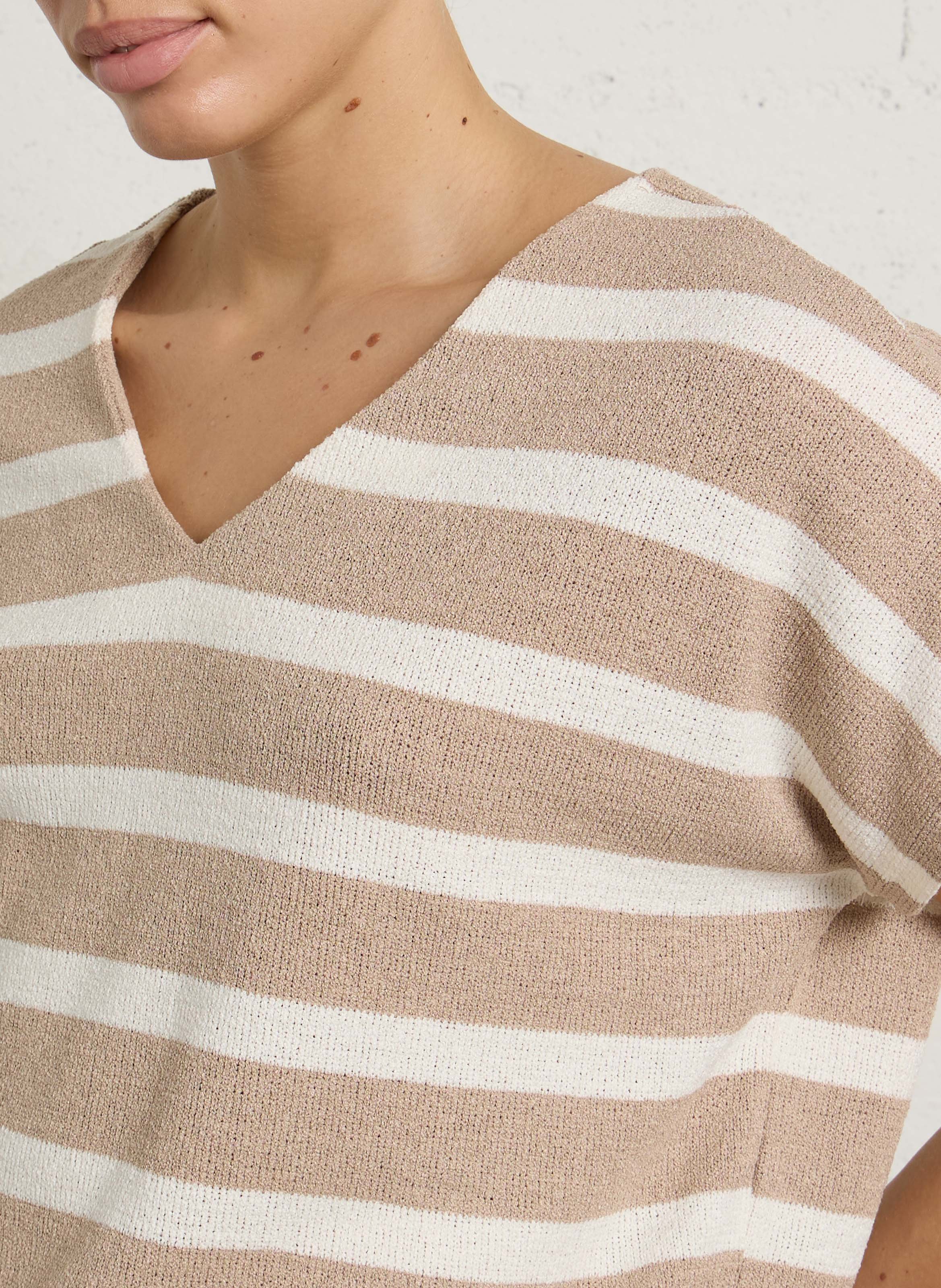 Loose-fit V-neck T-shirt LE TEMPS DES CERISES White