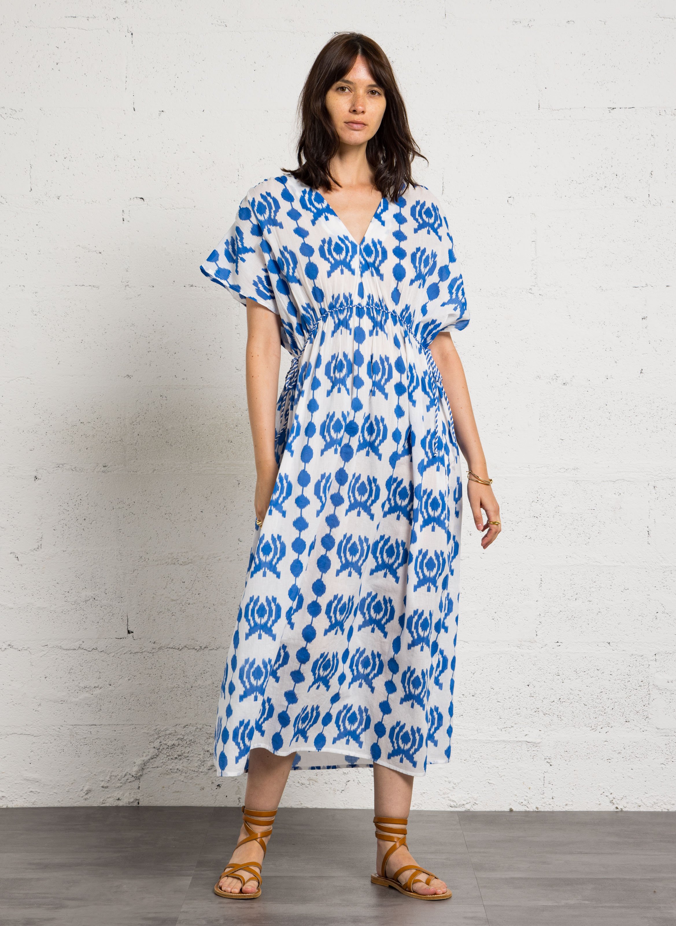 Loose long dress with V-neck and print MAISON 123 Blue