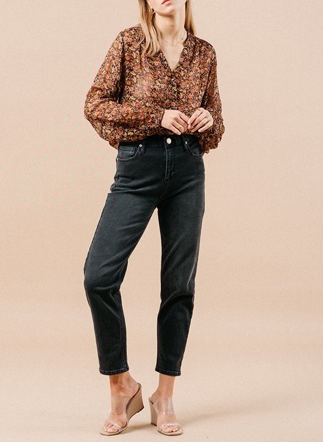 Gerade geschnittene Bluse mit V-Ausschnitt und Print Schwarz