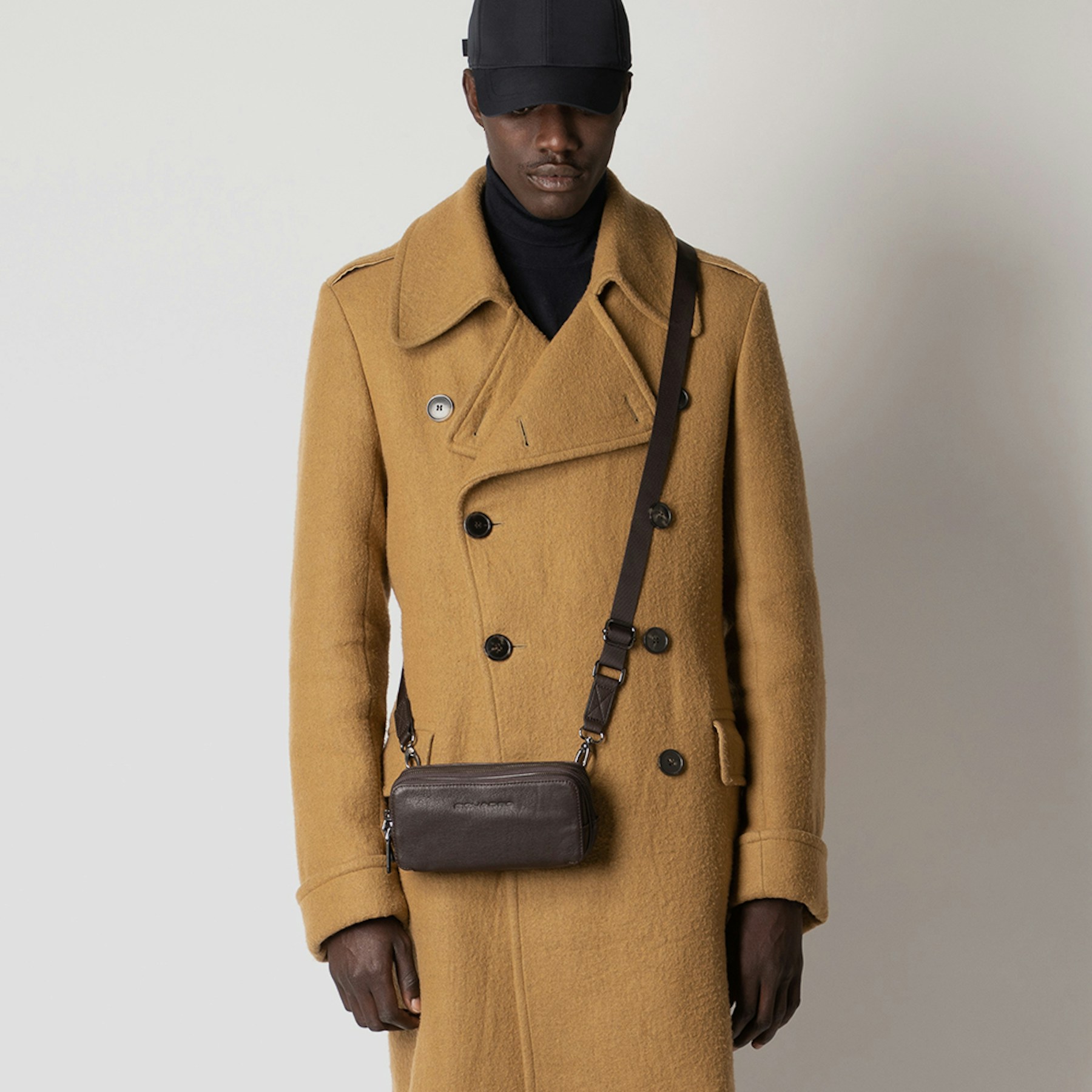 Leather case PIQUADRO Brown