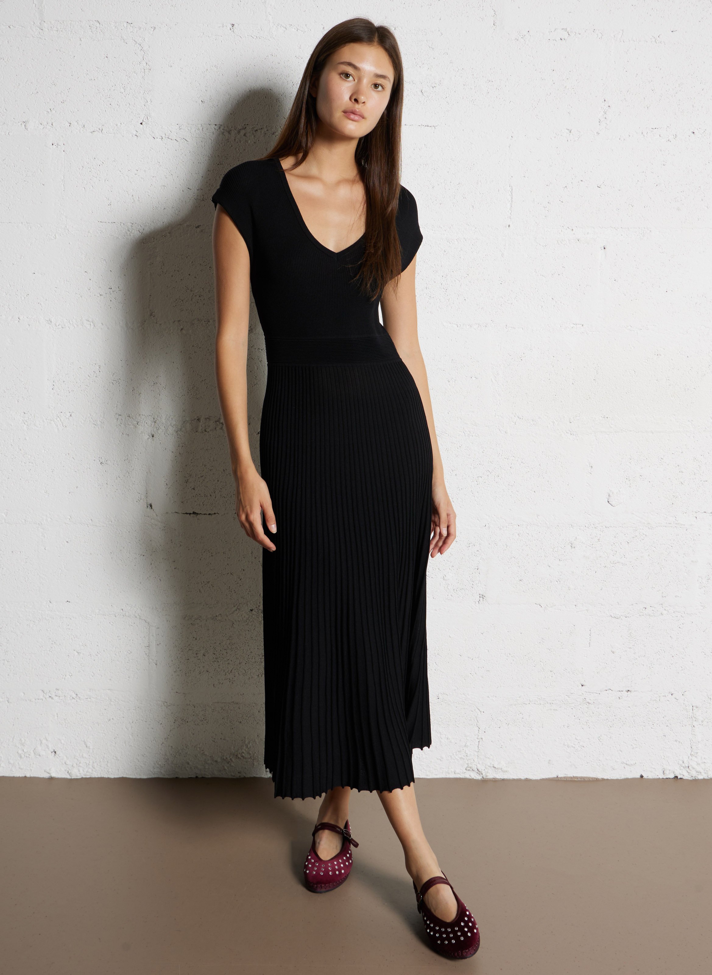 Knit V-neck midi dress MAISON 123 Black
