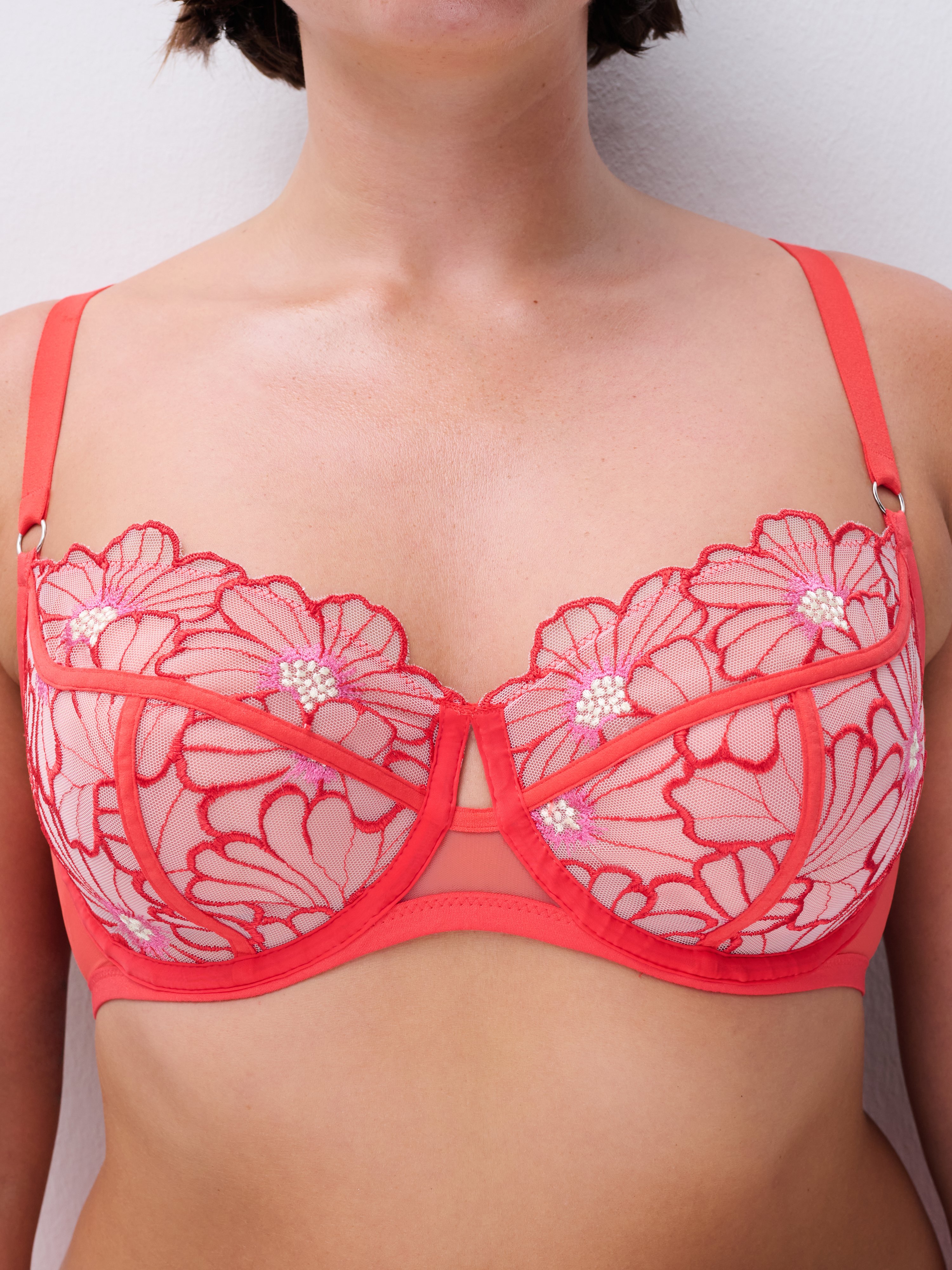 Balconette bra with embroidery Red
