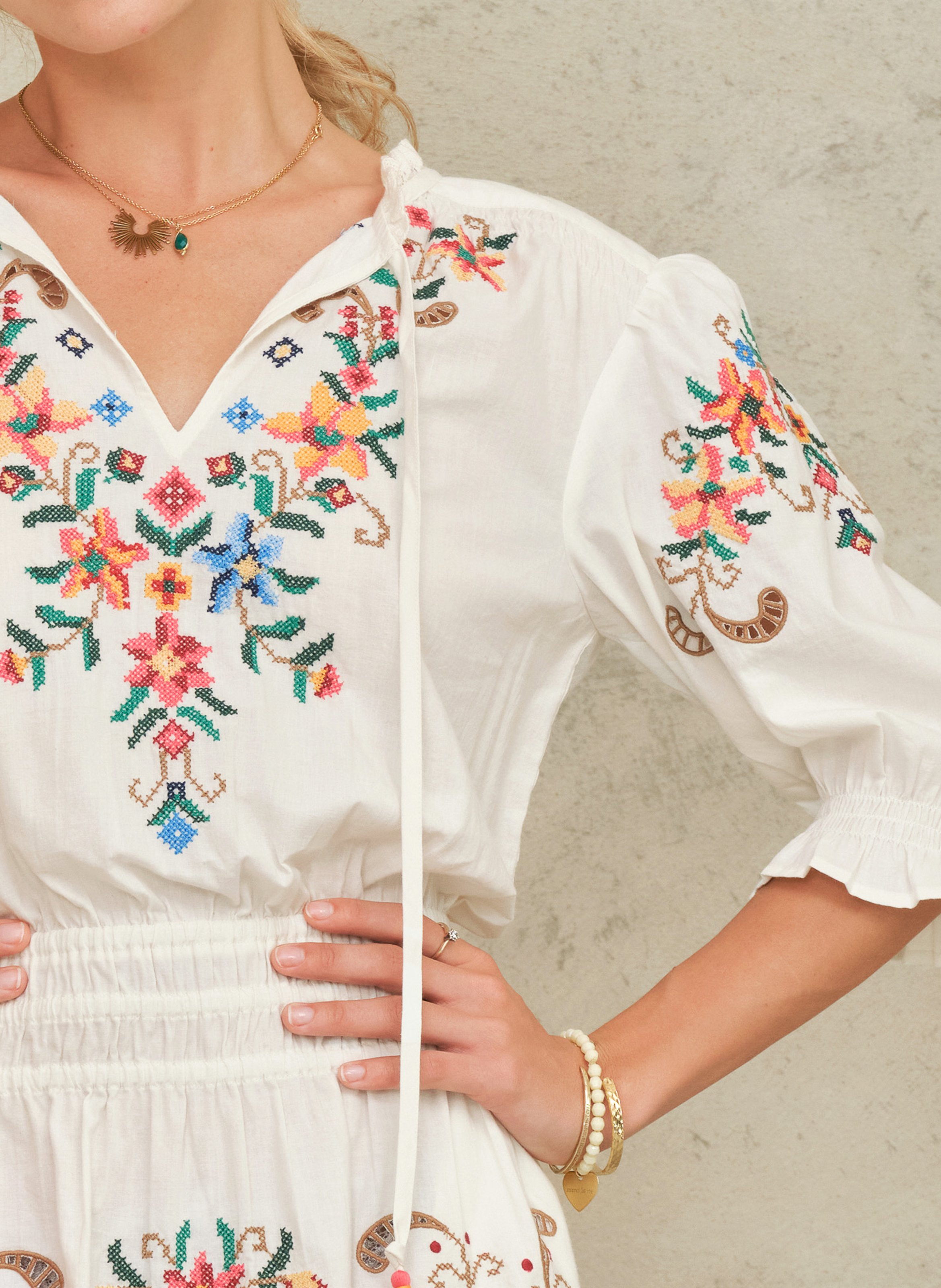 Robe longue col V en coton brodé M.A.B.E Multicolore