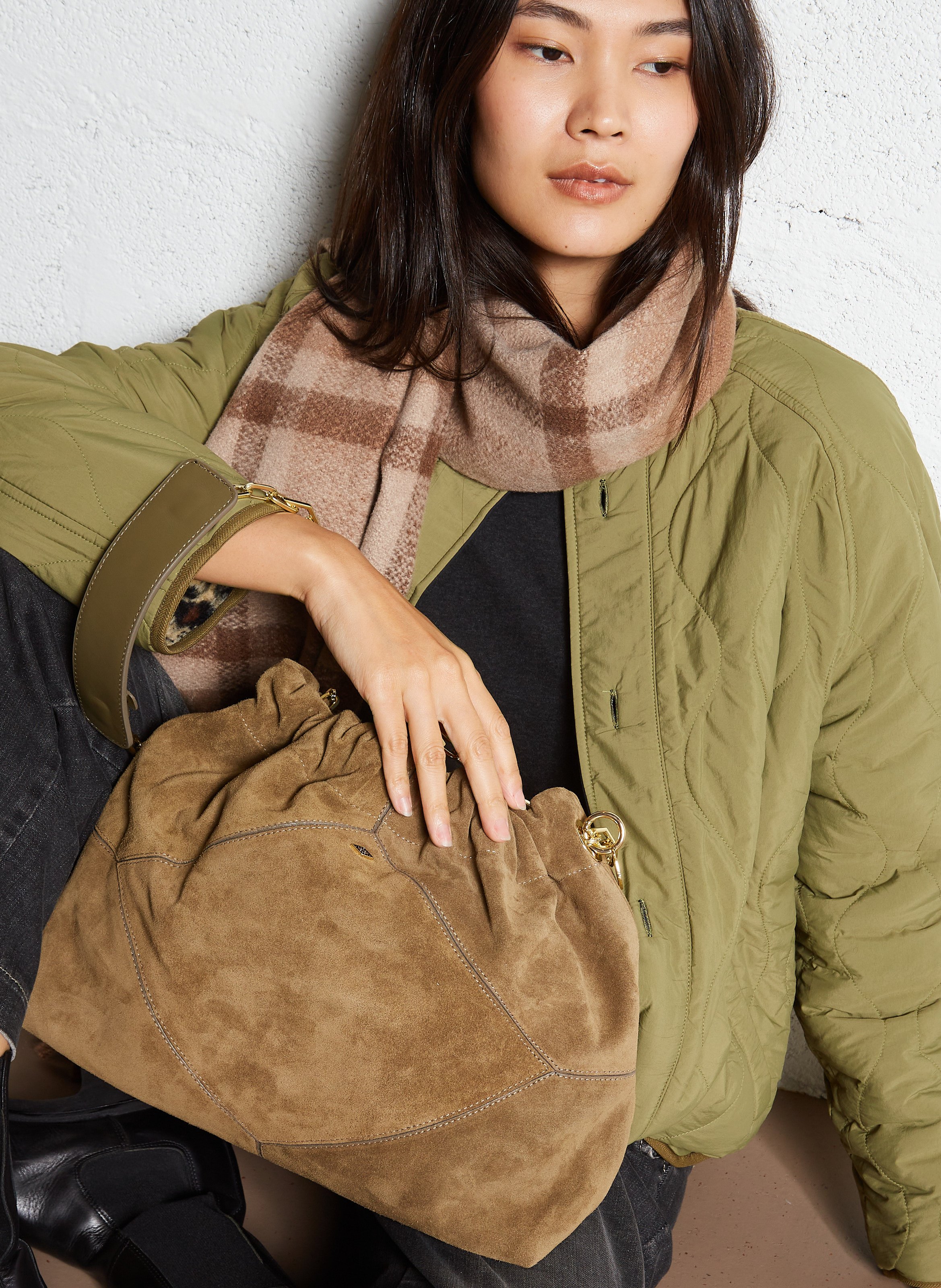 Sac bandoulière tote en cuir velours BA&SH Kaki