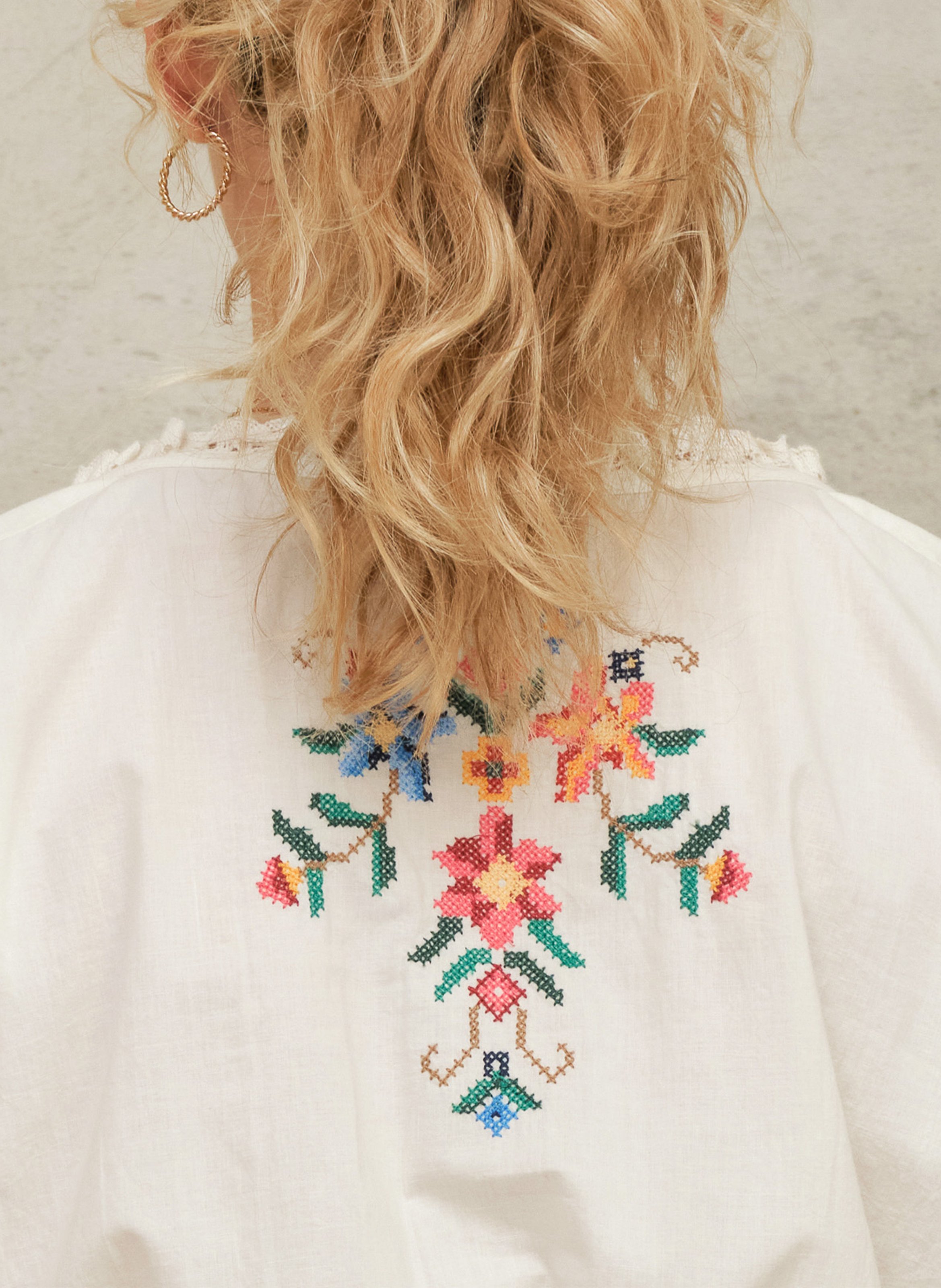 Robe longue col V en coton brodé M.A.B.E Multicolore