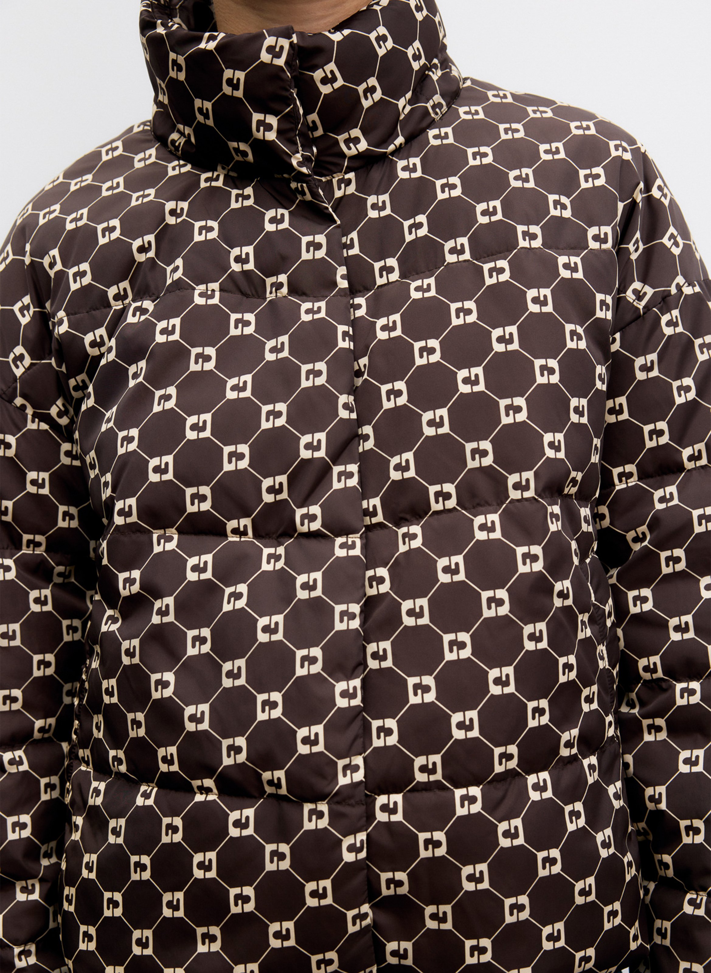 Plumífero corto de cuello alto estampado GERARD DAREL Marron