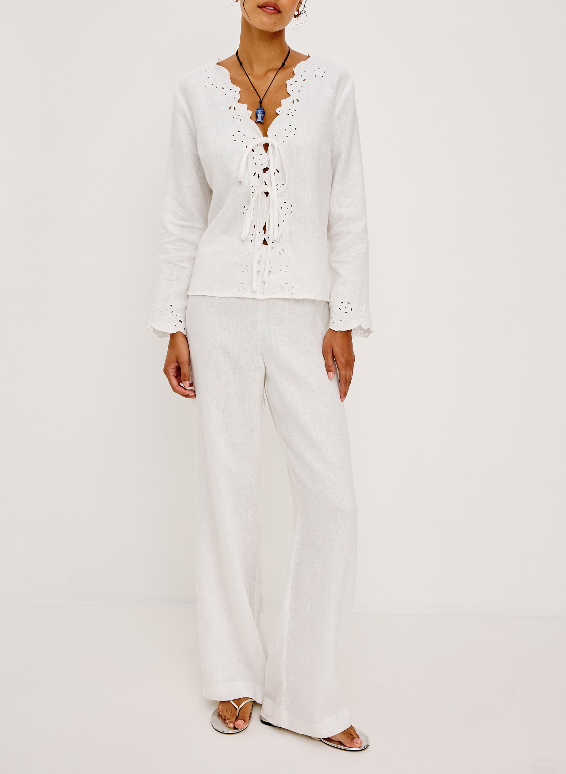 Top brodé manches longues à nouer RAILS Blanc