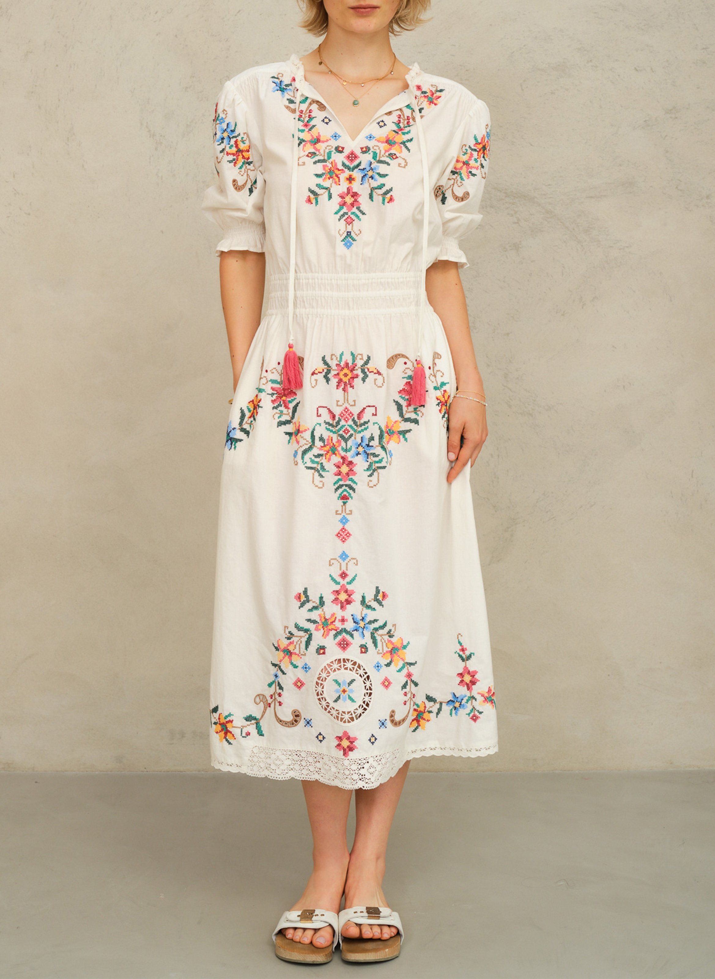 Robe longue col V en coton brodé M.A.B.E Multicolore