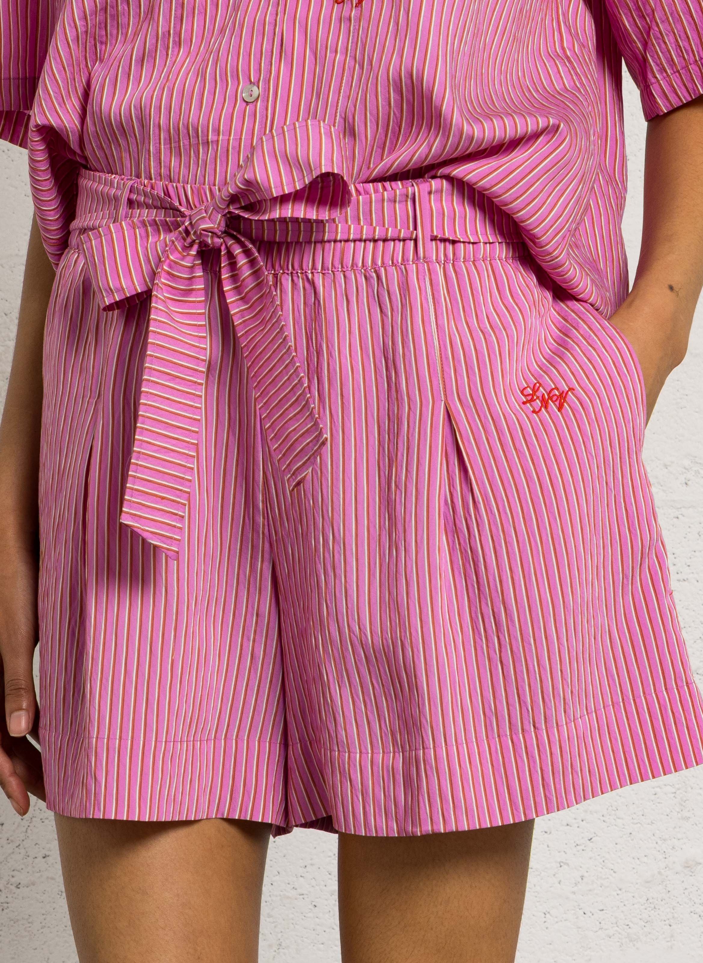 Straight-fit gestreepte short met ceintuur LA NOUVELLE Roze
