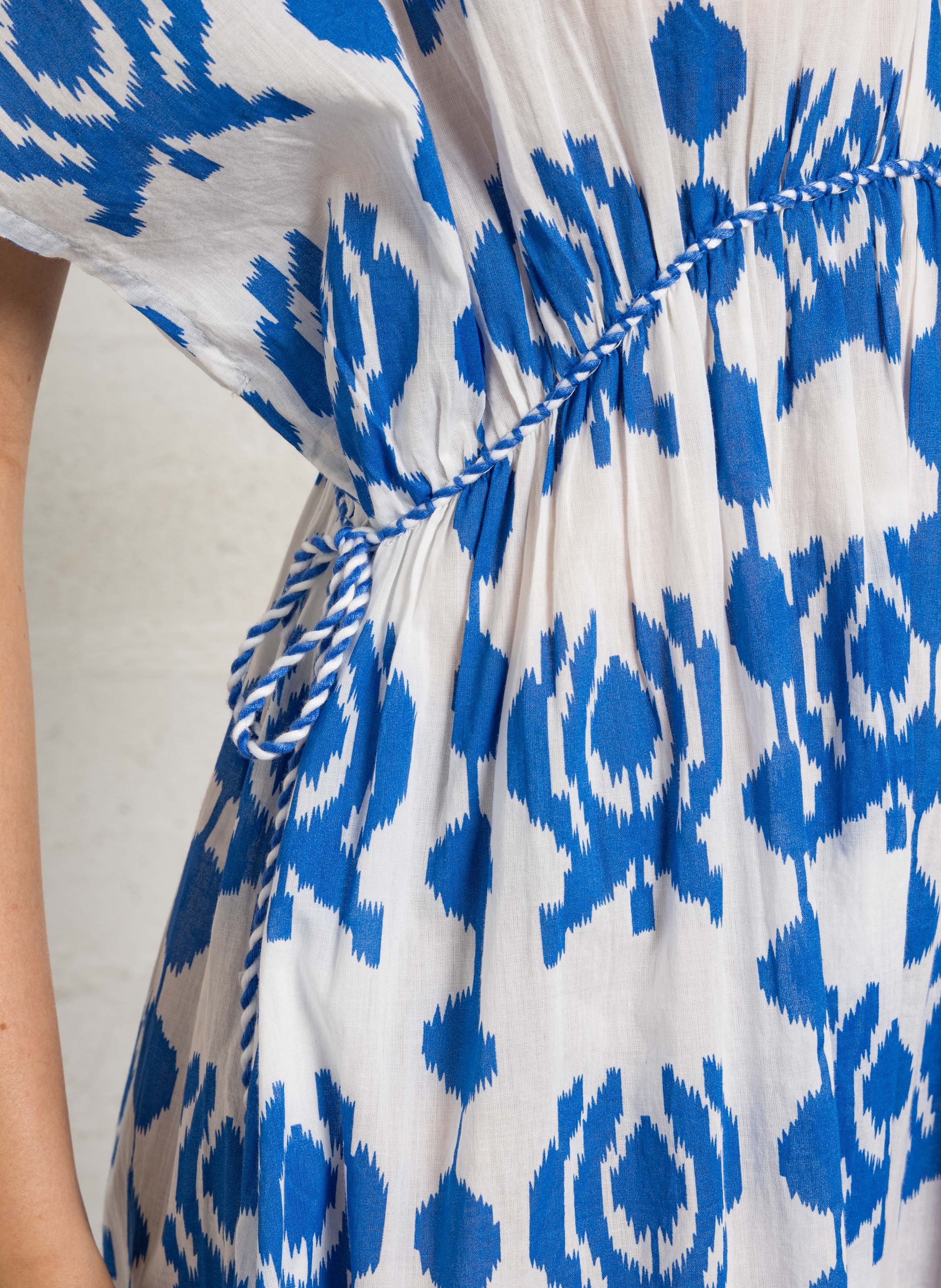 Loose long dress with V-neck and print MAISON 123 Blue