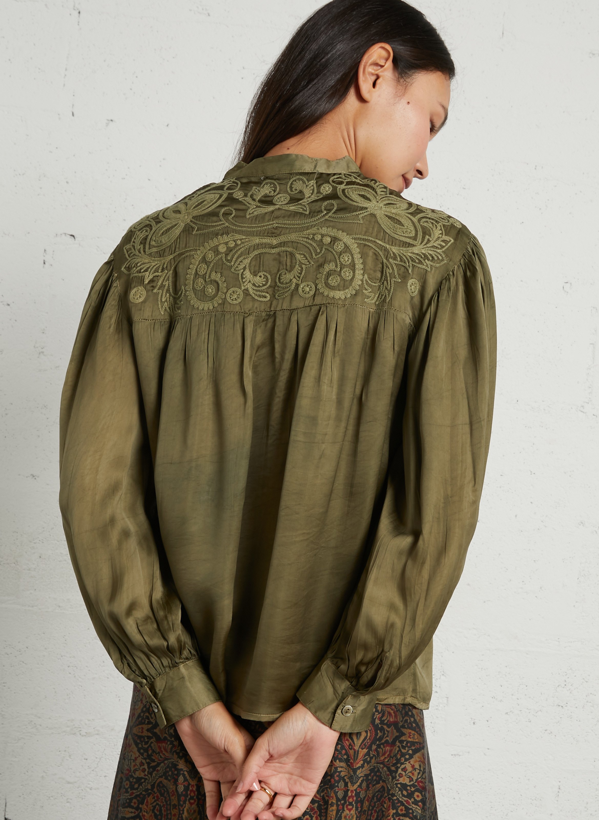 Bestickte Bluse mit Rundhalsausschnitt MAISON HOTEL Khaki