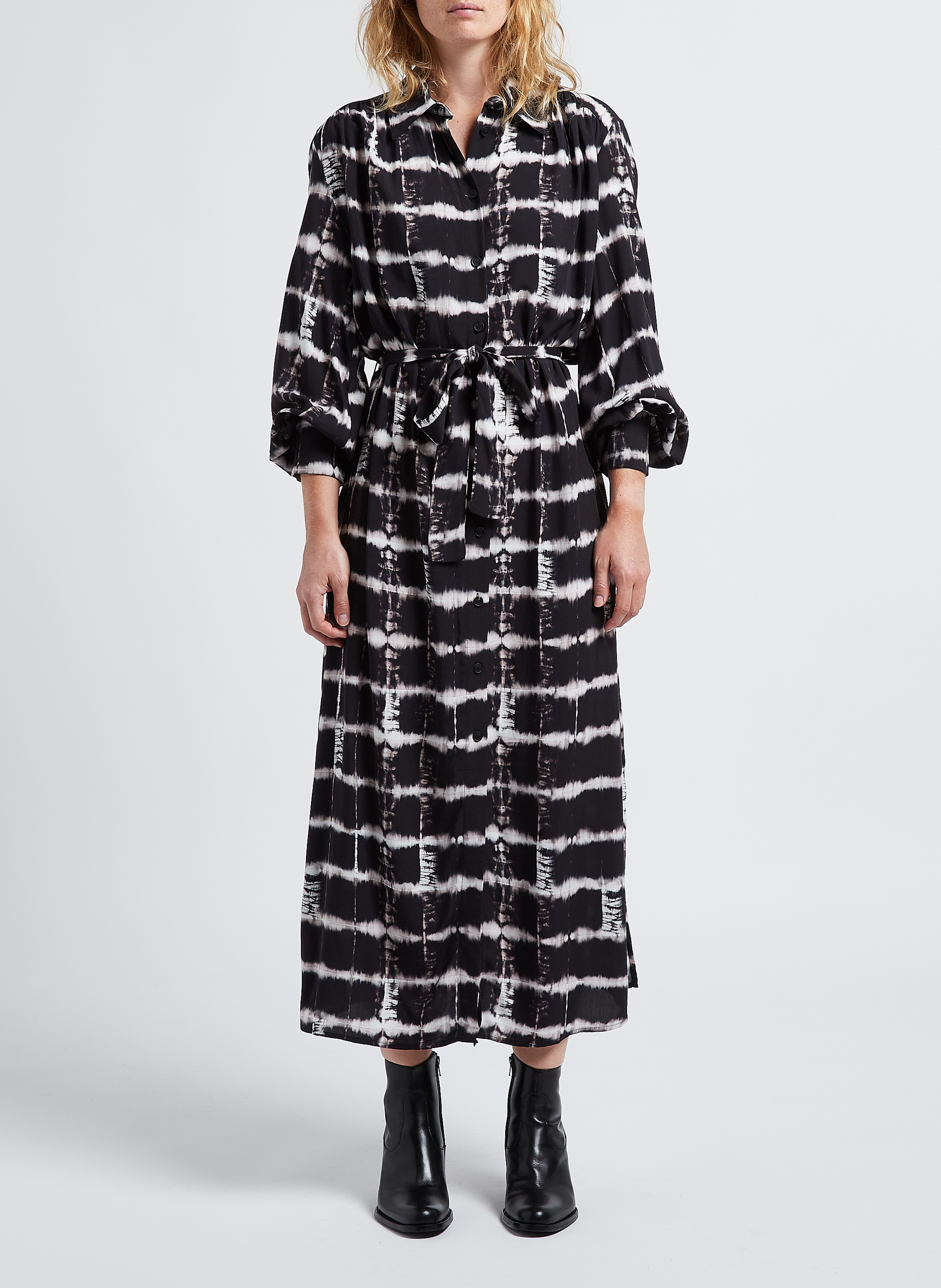 Gerade geschnittenes, fließendes Hemdkleid PLEASE Schwarz