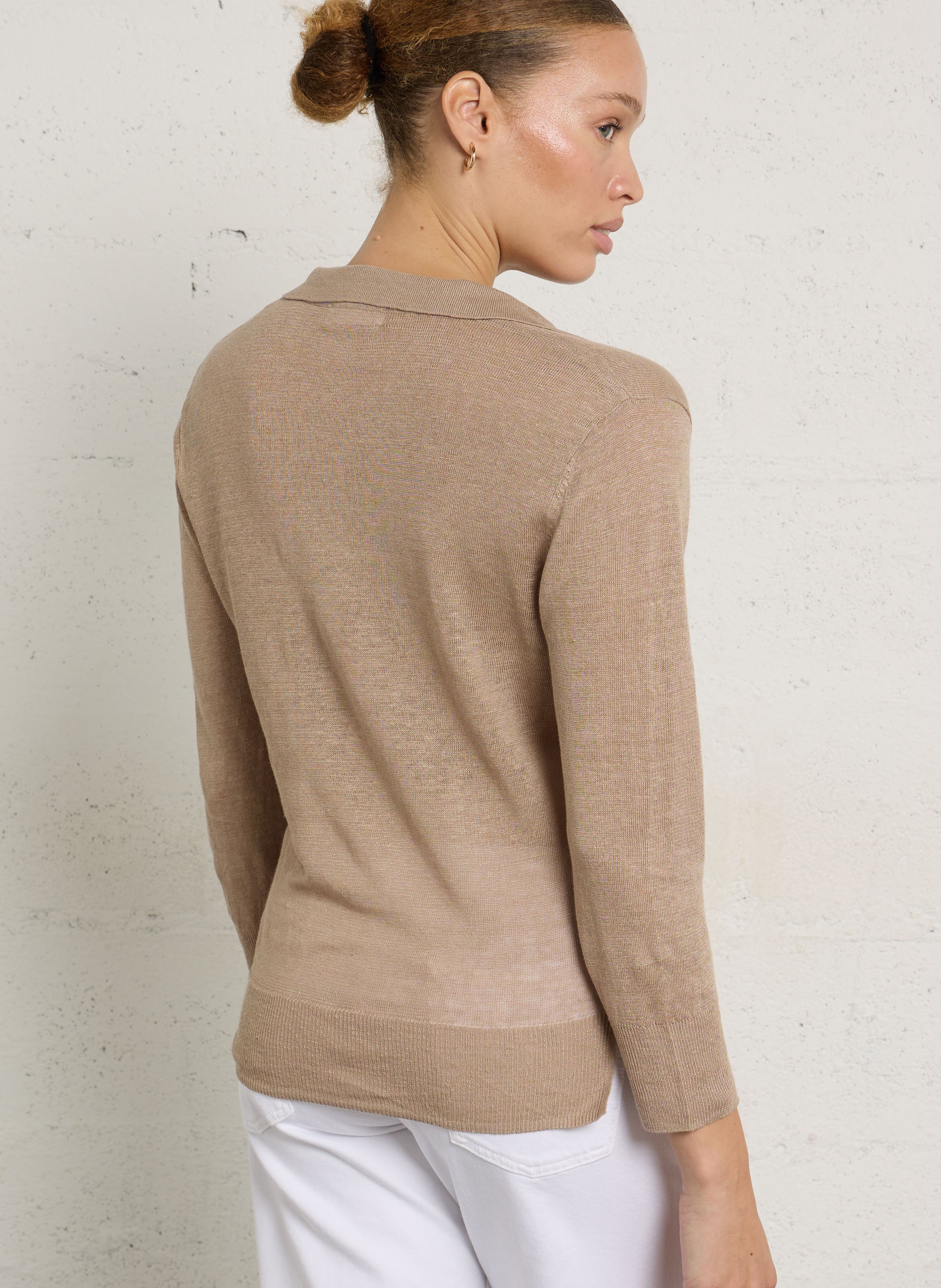 Gerade geschnittener Pullover aus Leinen mit V-Ausschnitt MAJESTIC FILATURES Beige