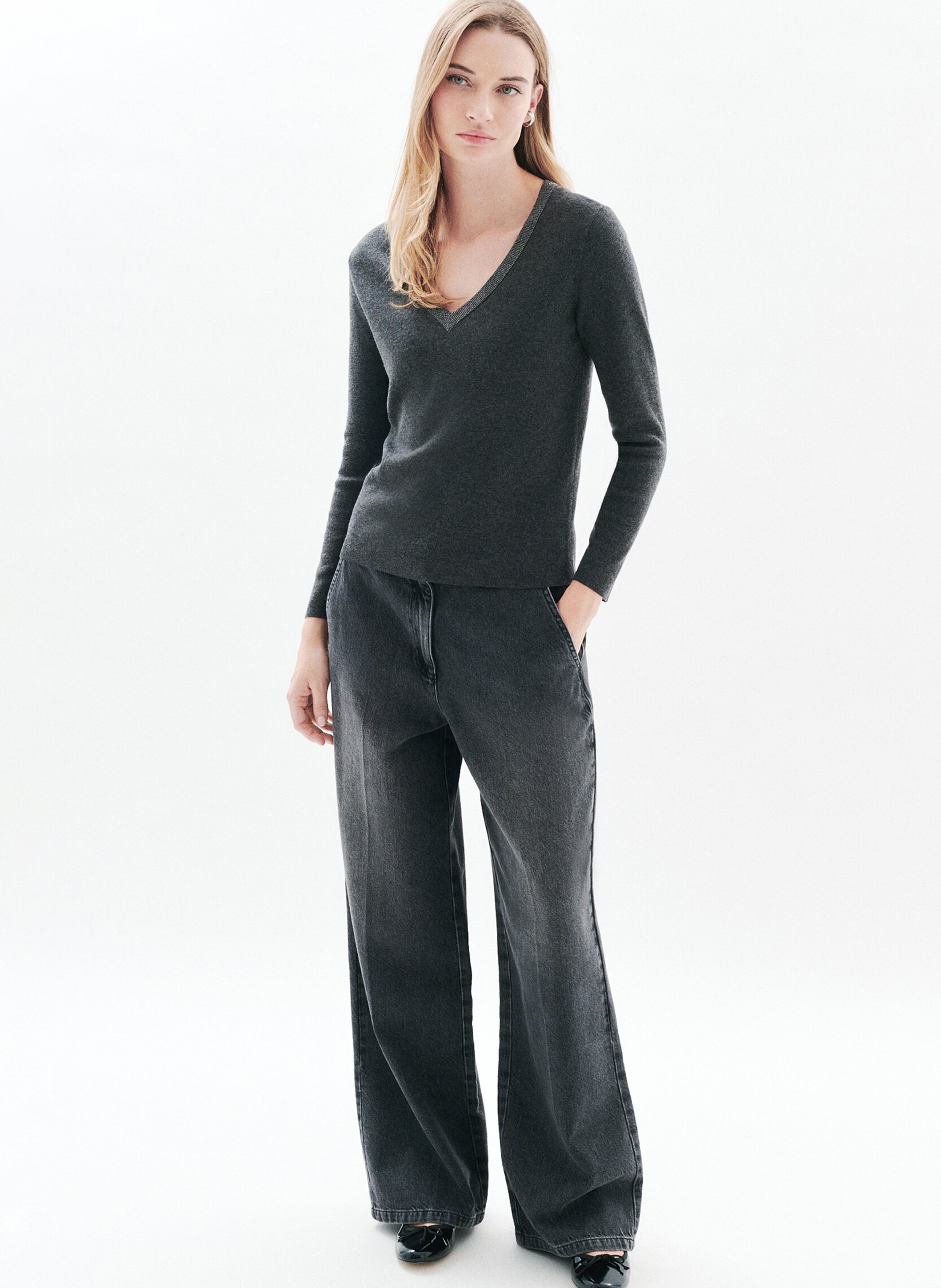 Pull près du corps col V en laine mélangée CAROLL Gris