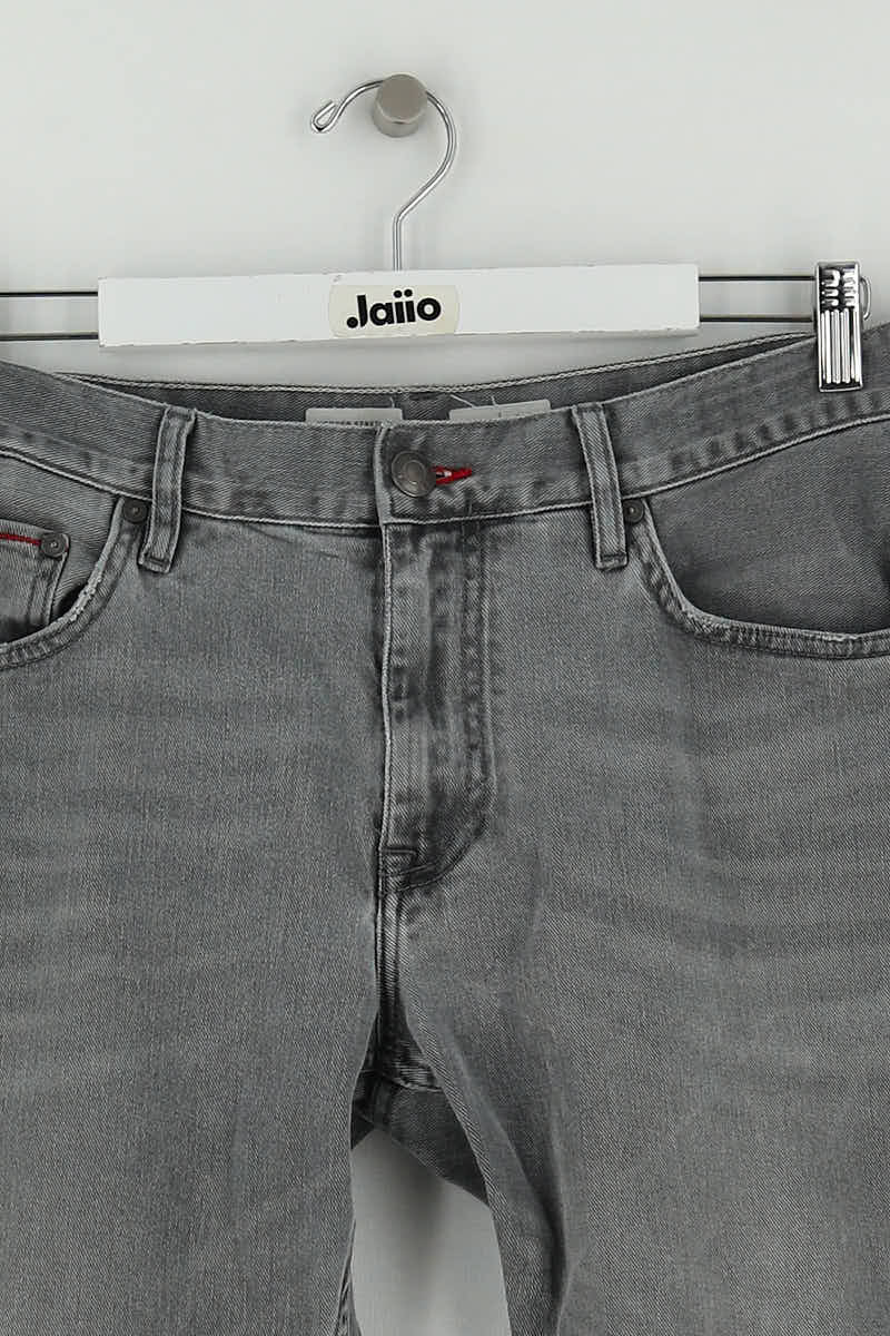 - Straight-leg jeans
- 5 pockets
- Straight cut
- Faded effect TOMMY HILFIGER - SECONDE MAIN Grey