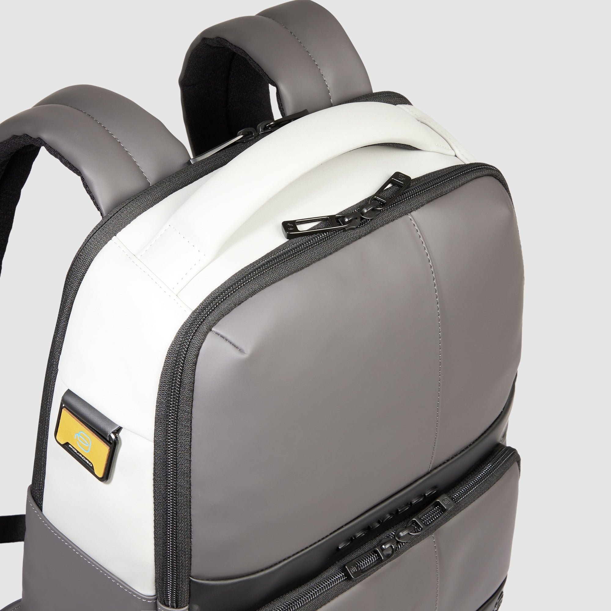 Water-repellent backpack for 14" laptop PIQUADRO Grey
