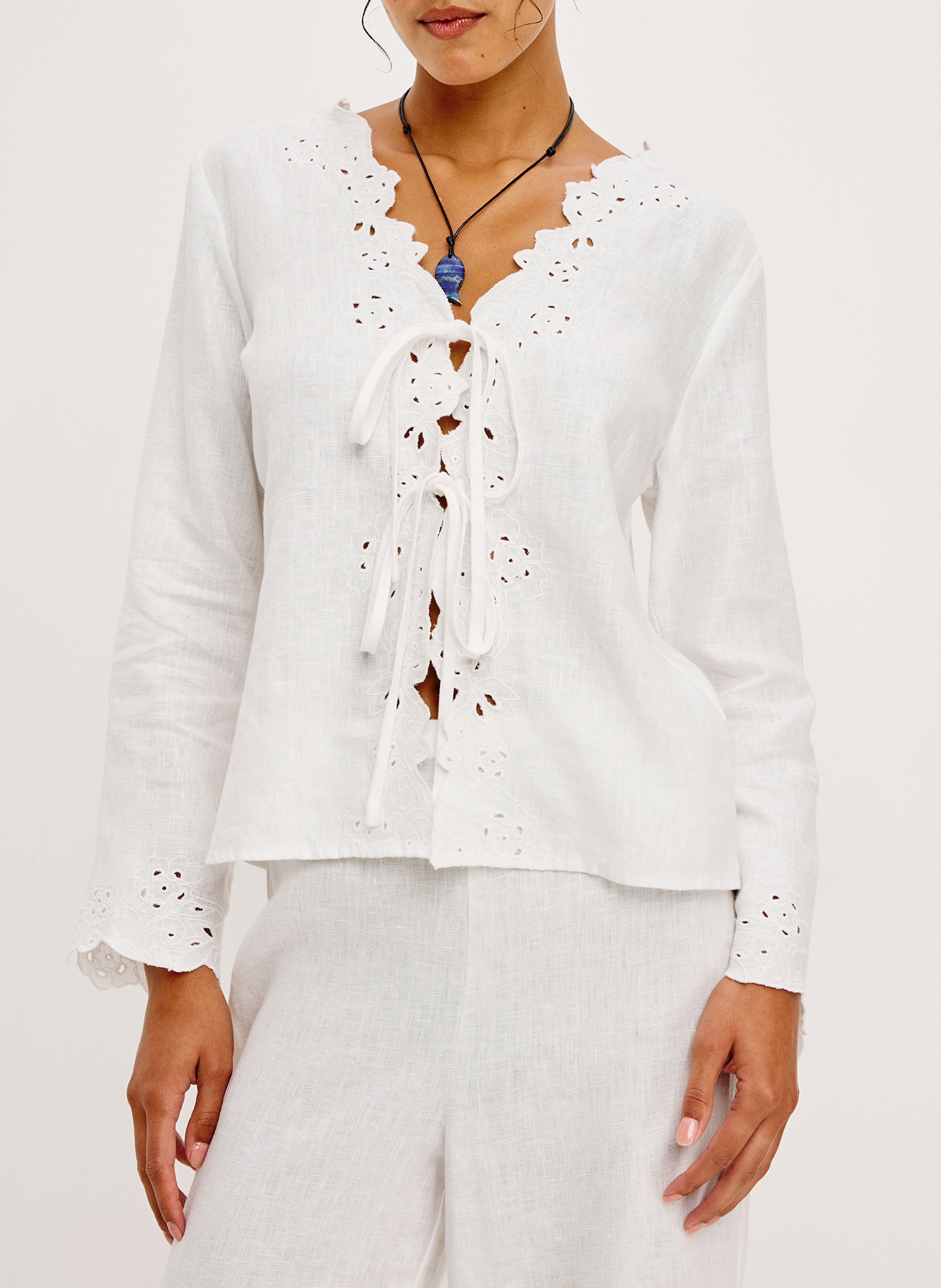 Top brodé manches longues à nouer RAILS Blanc