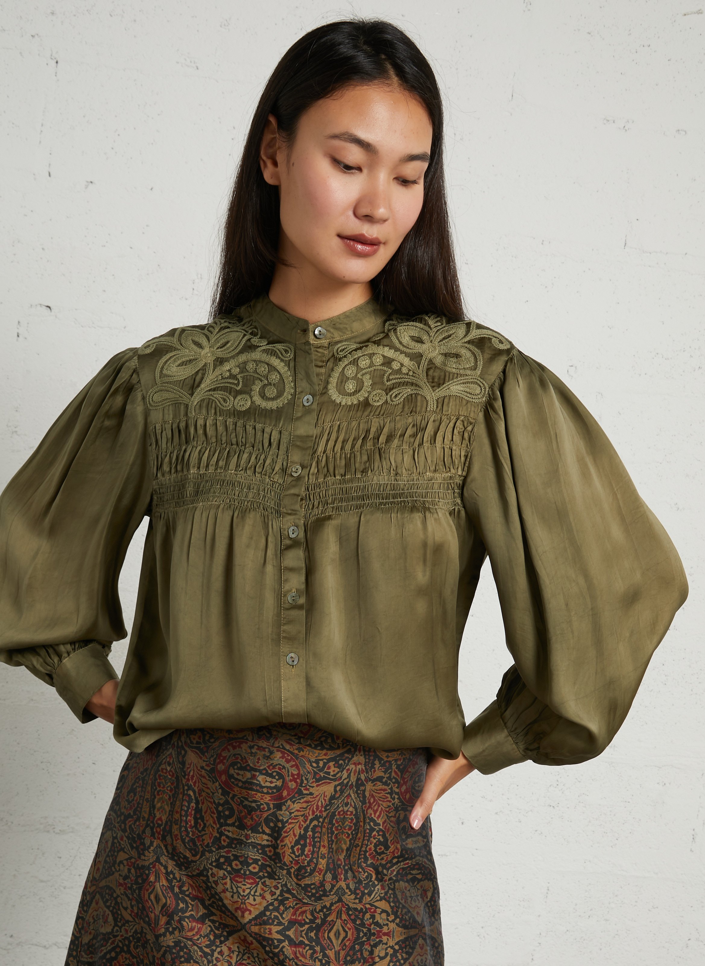 Bestickte Bluse mit Rundhalsausschnitt MAISON HOTEL Khaki