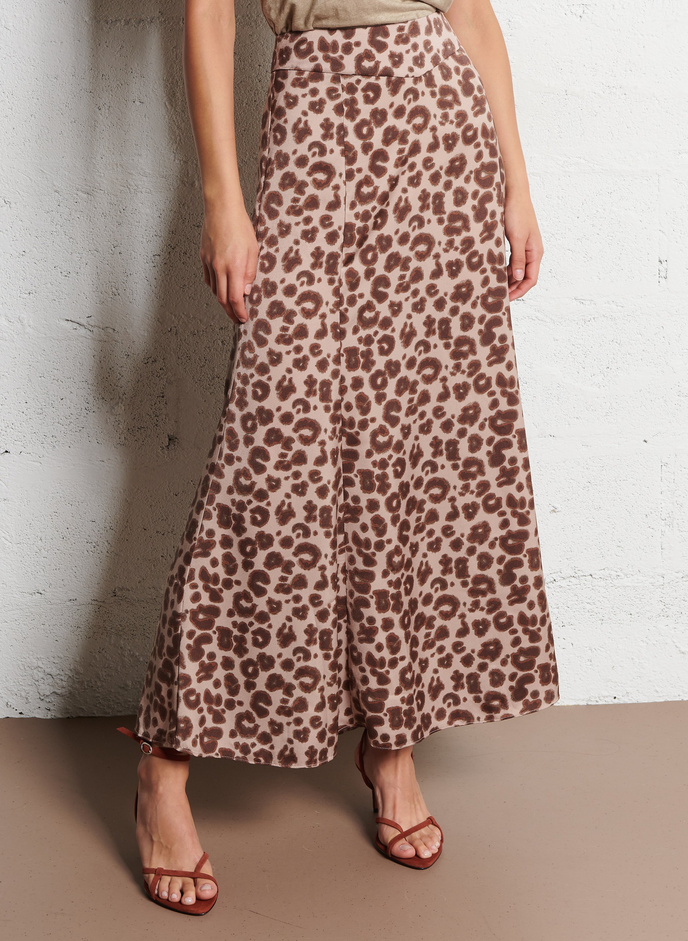 Jupe longue évasée léopard en satin BA&SH Beige