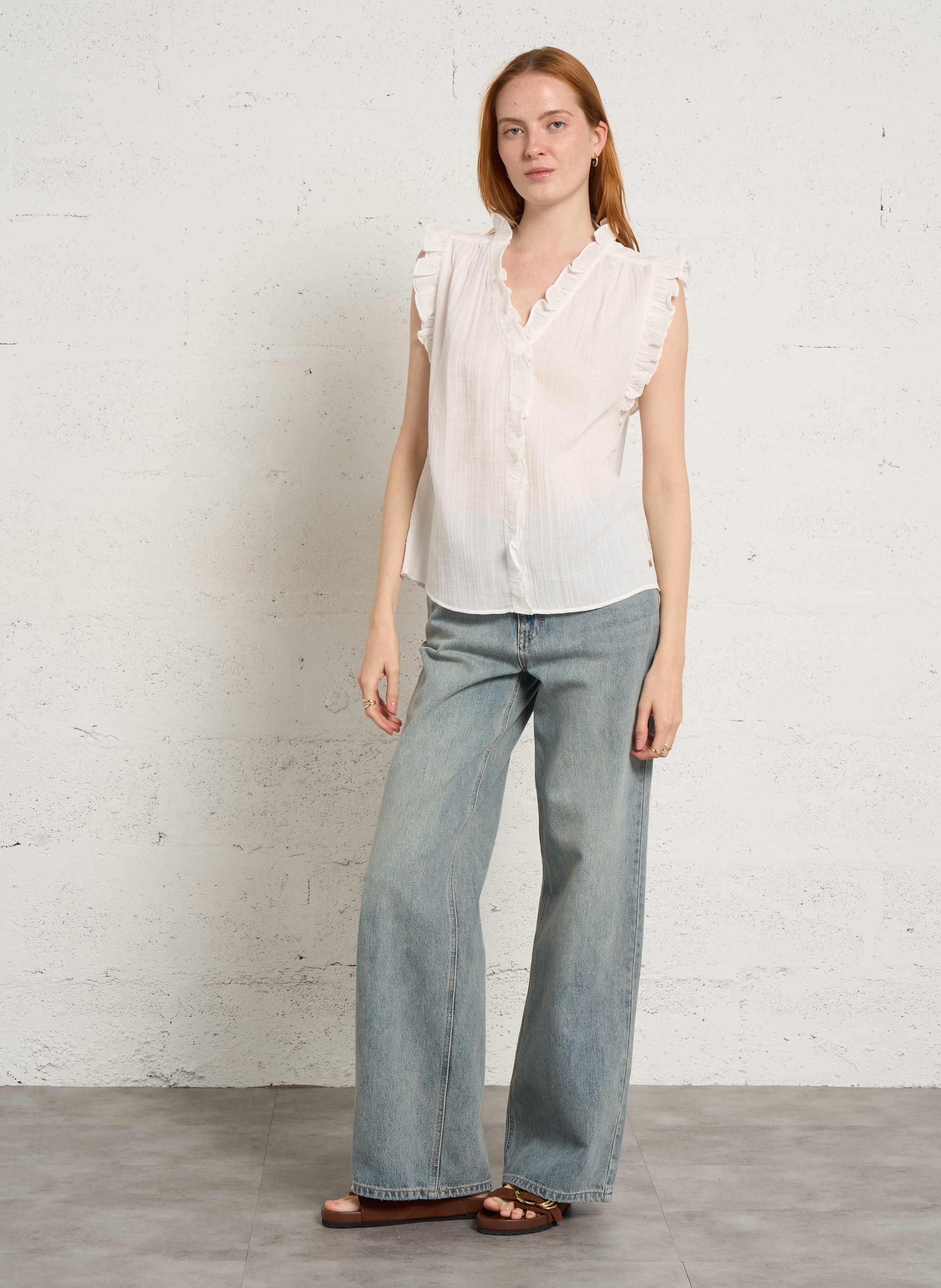 Top col V sans manches à volants DES PETITS HAUTS Beige