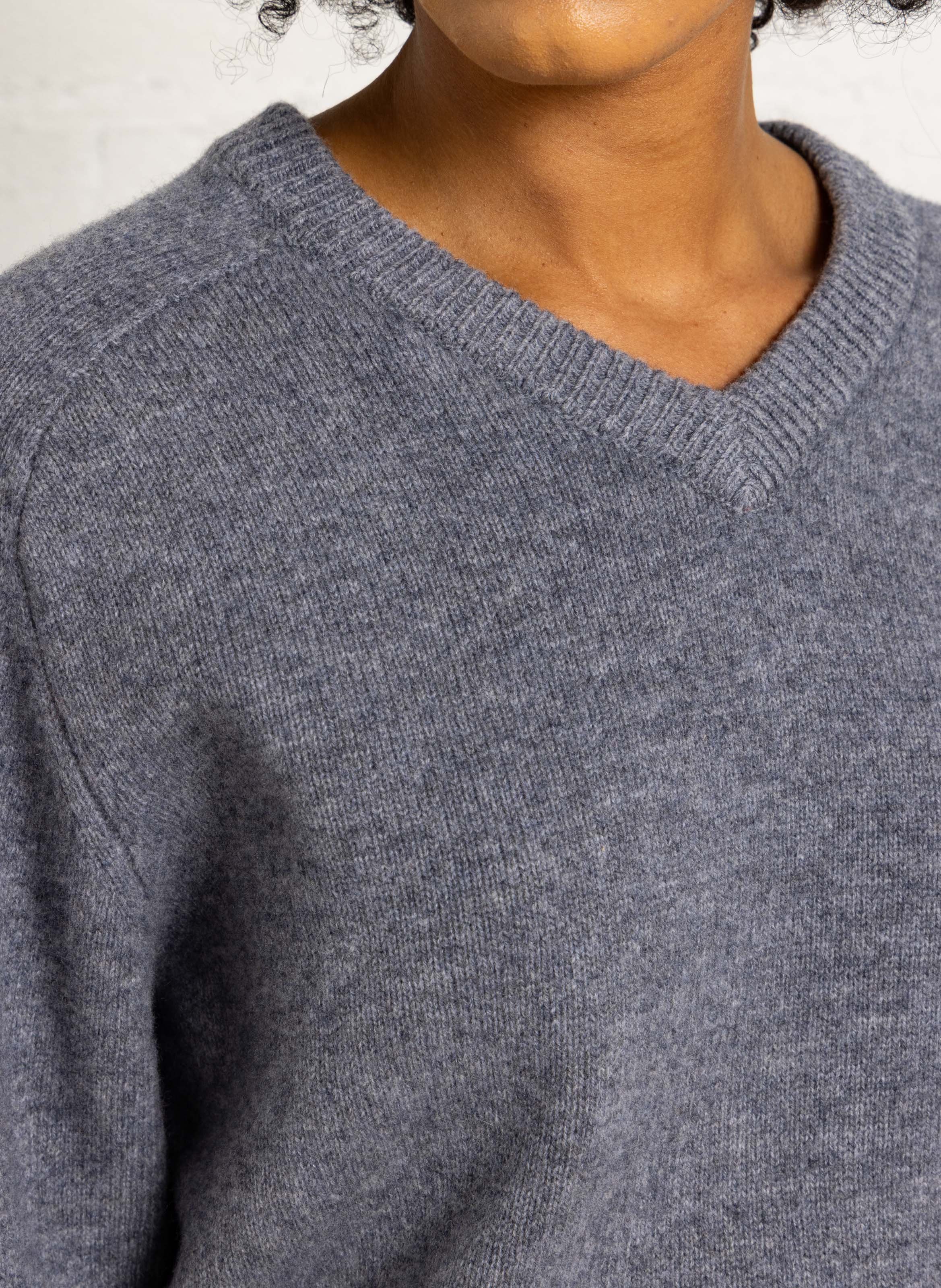 Recycled wool V-neck sweater SUNCOO Grey