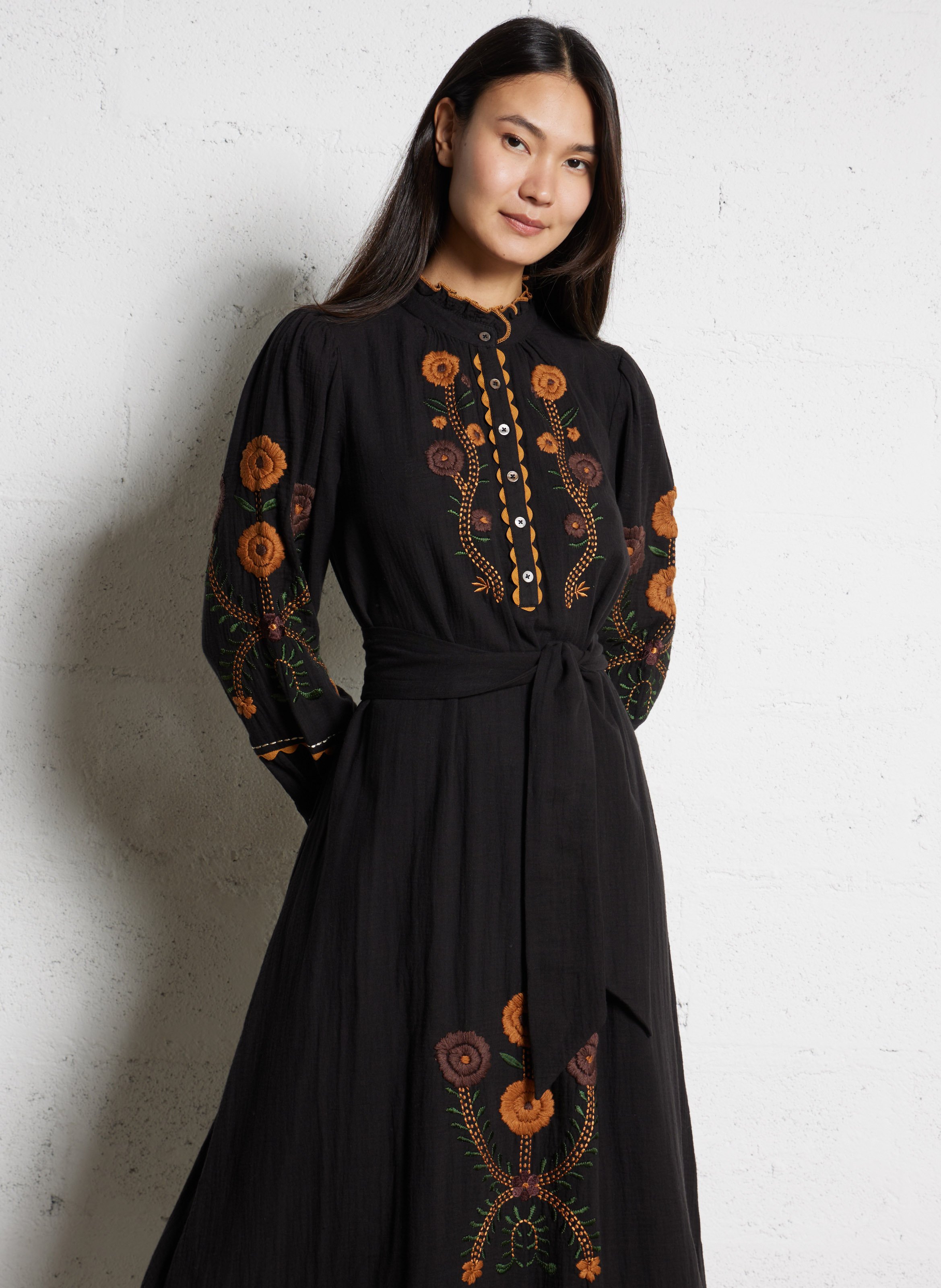 Besticktes Maxikleid mit Rundhalsausschnitt aus Baumwolle ANTIK BATIK Schwarz