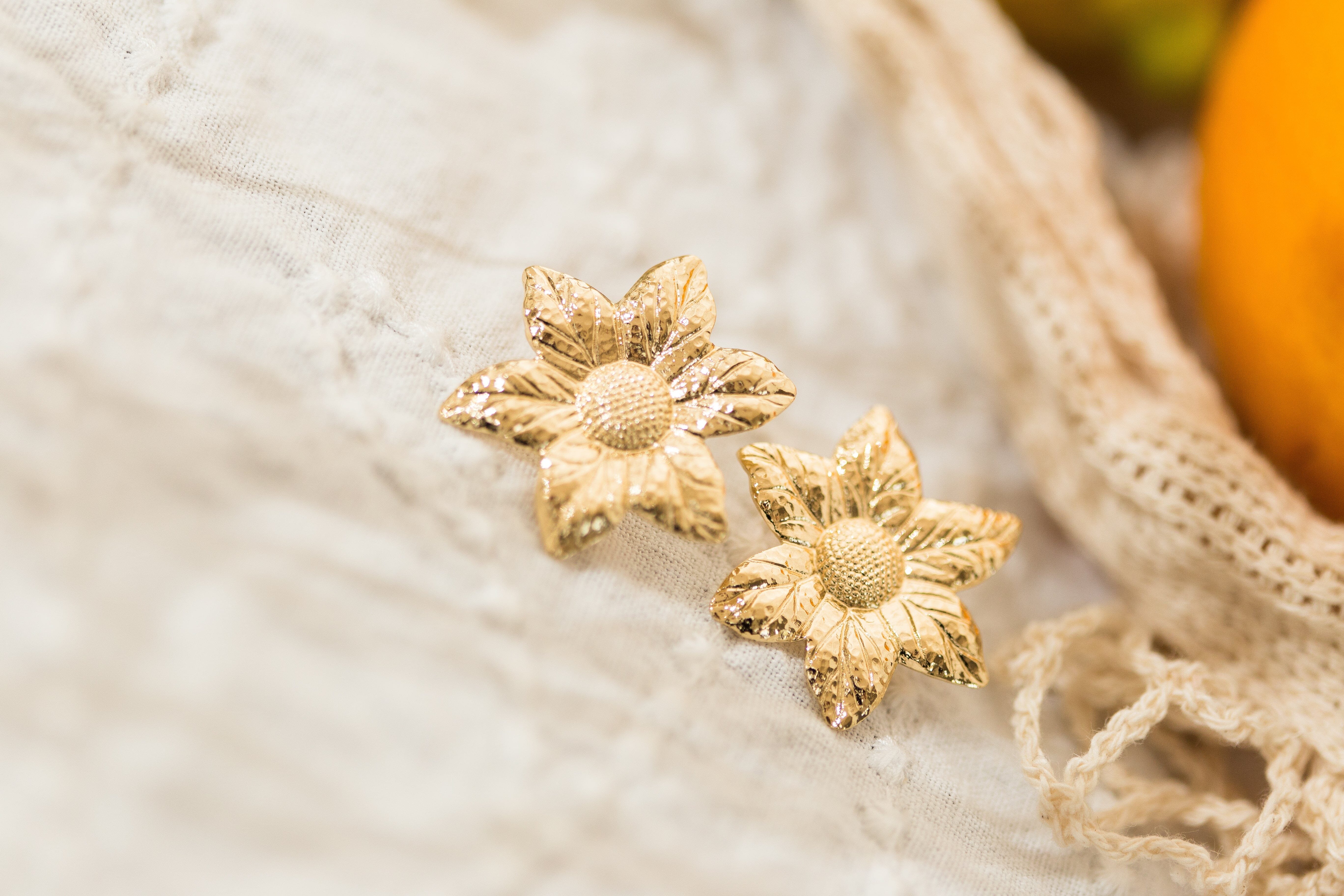 THÉIA - silver-plated flower stud earrings Golden