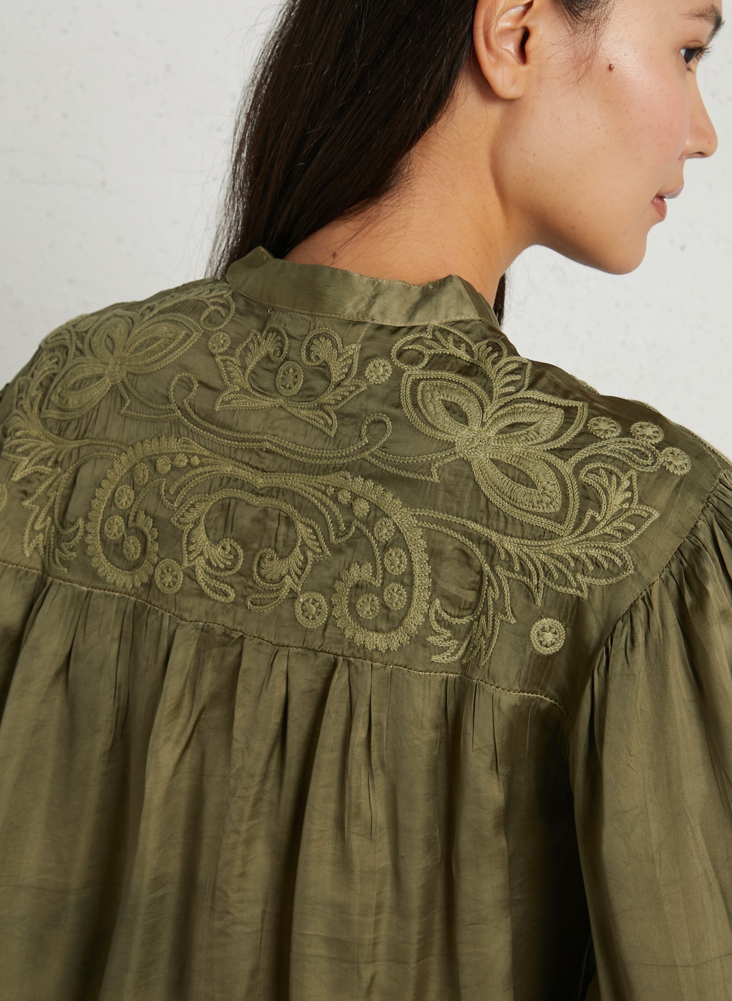 Bestickte Bluse mit Rundhalsausschnitt MAISON HOTEL Khaki