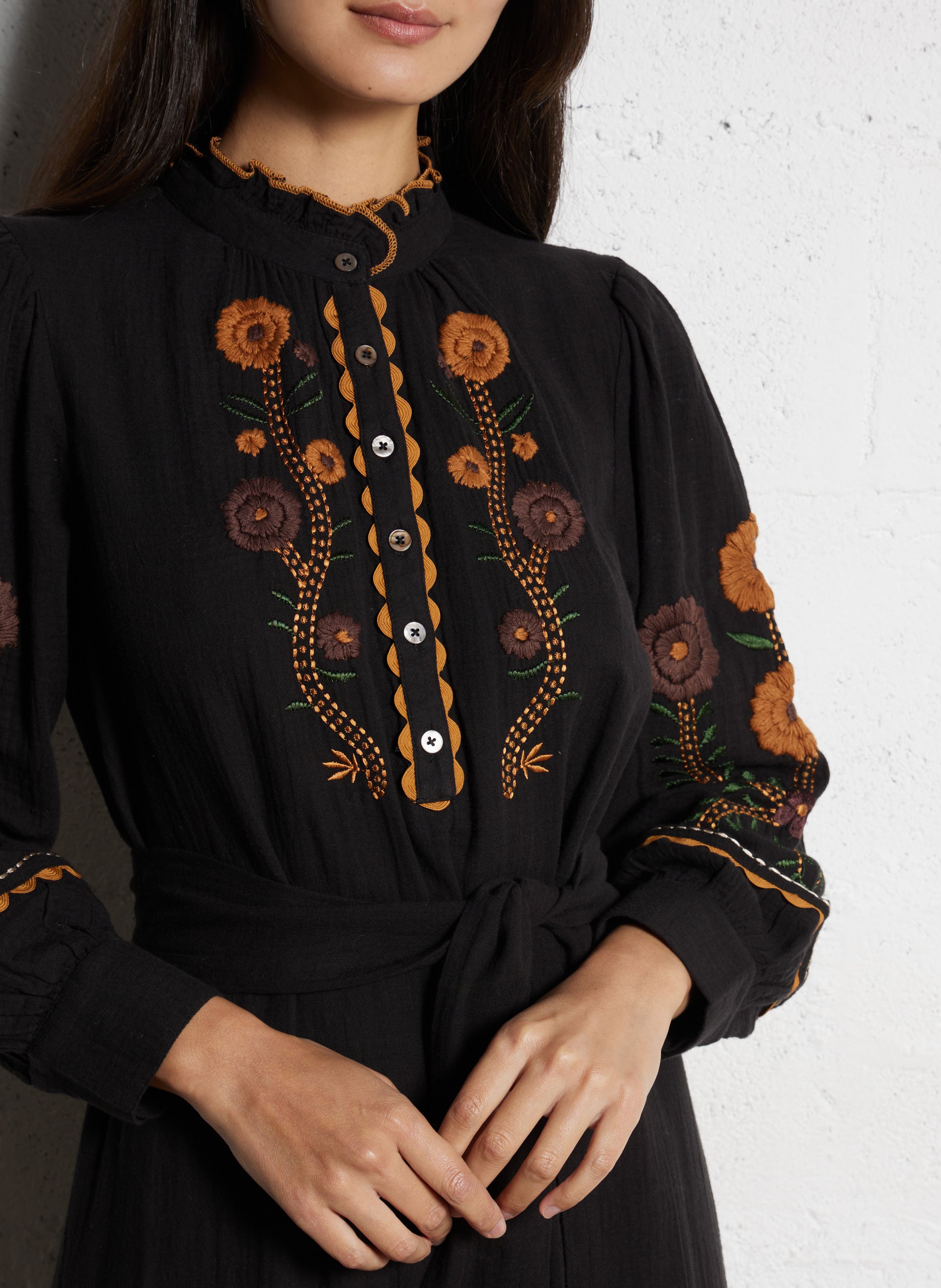 Besticktes Maxikleid mit Rundhalsausschnitt aus Baumwolle ANTIK BATIK Schwarz