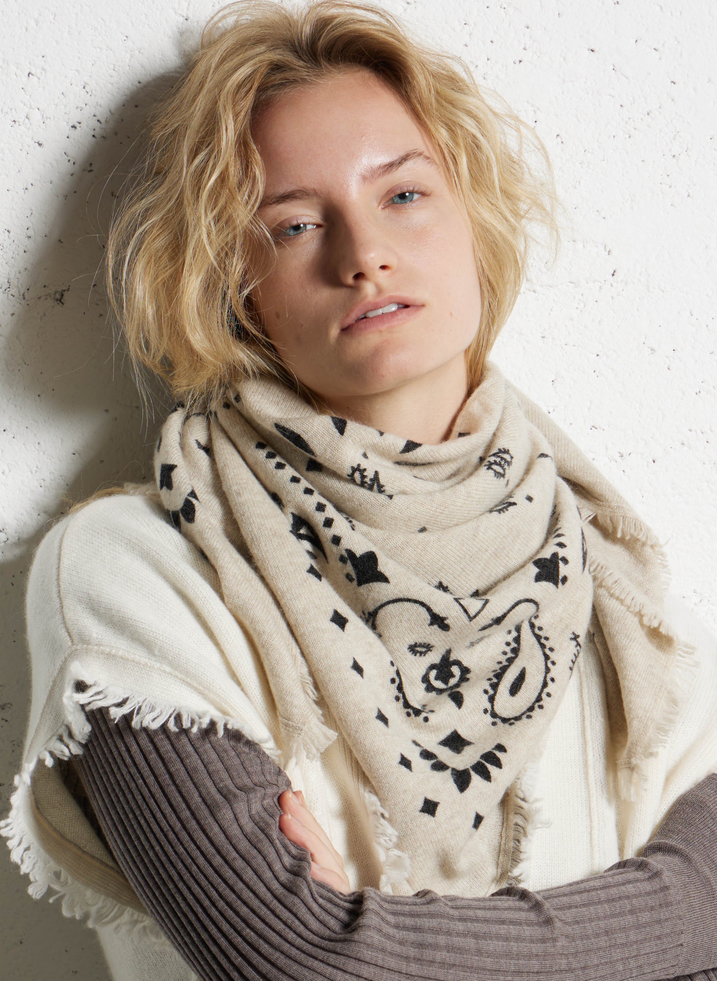 Echarpe en cachemire à imprimé KUJTEN