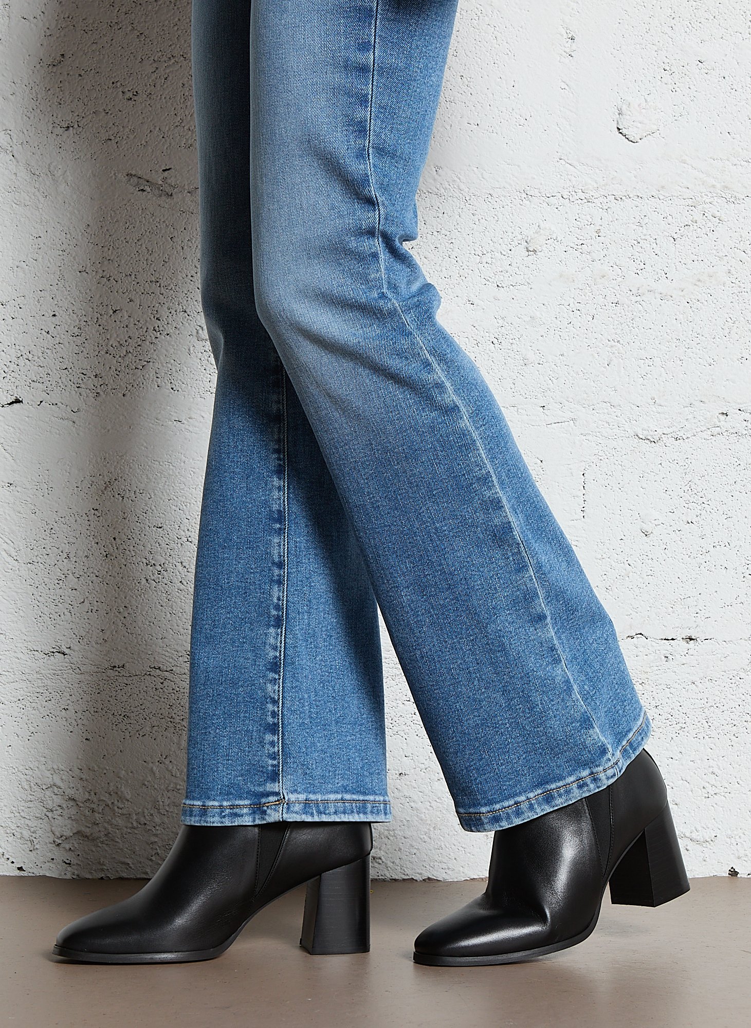 Effen leren enkellaarzen met textuur MAISON TOUFET Zwart