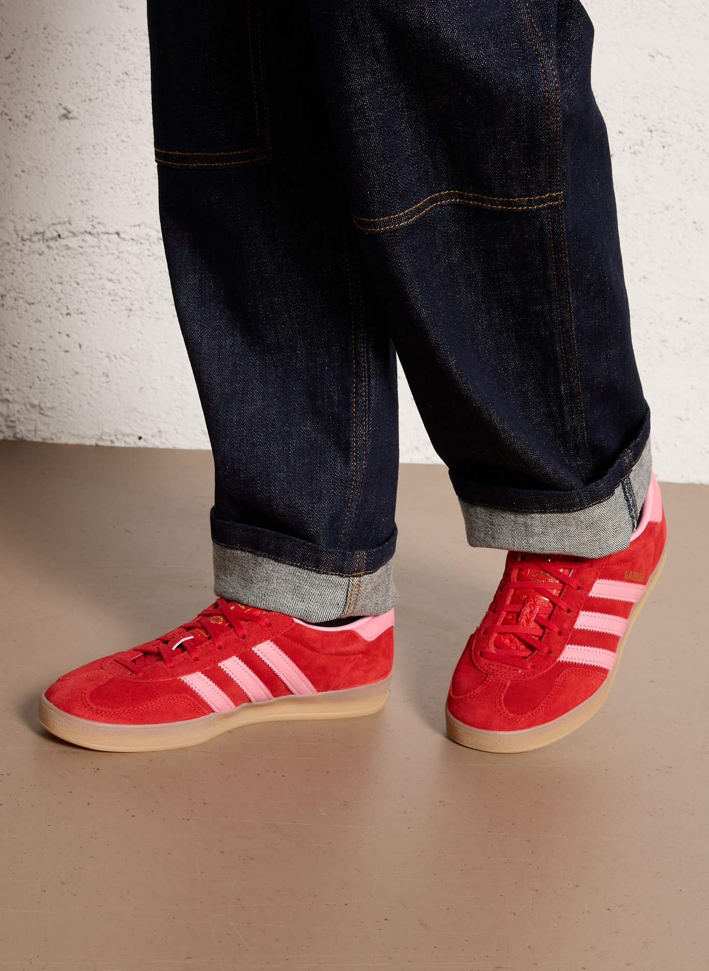 Baskets basses en cuir velours ADIDAS Rouge