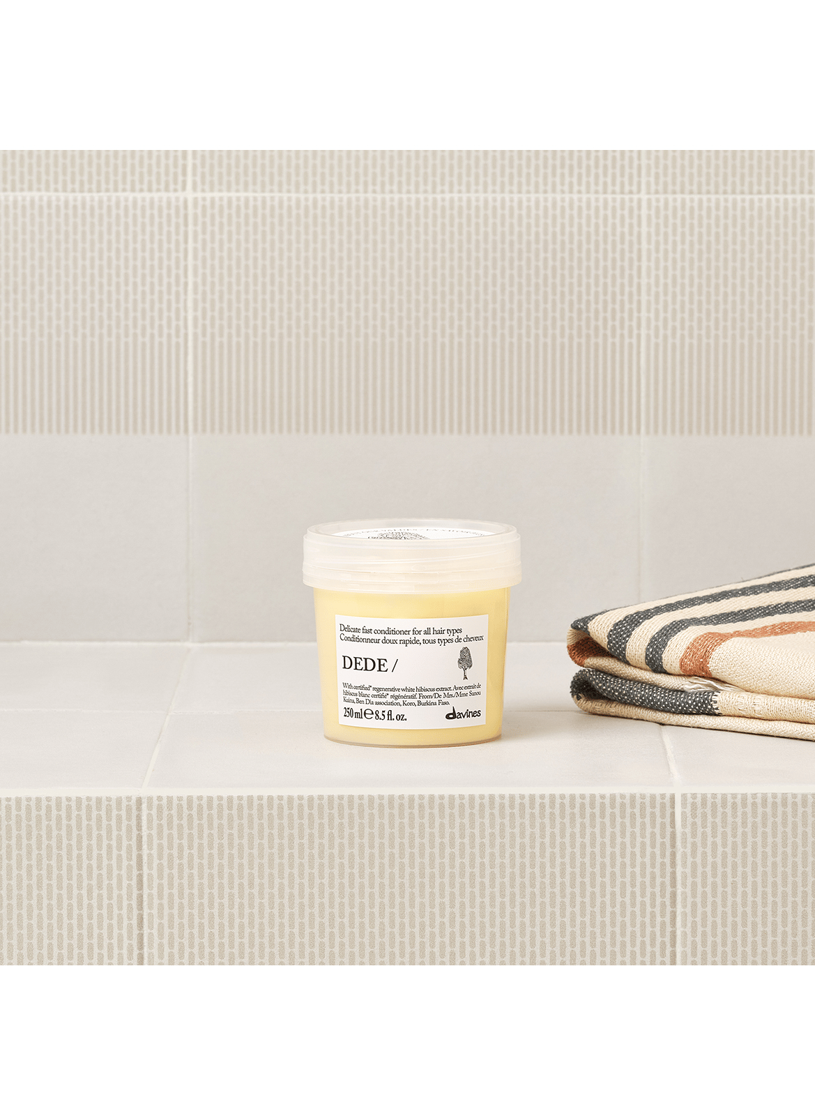 DEDE conditioner DAVINES No color