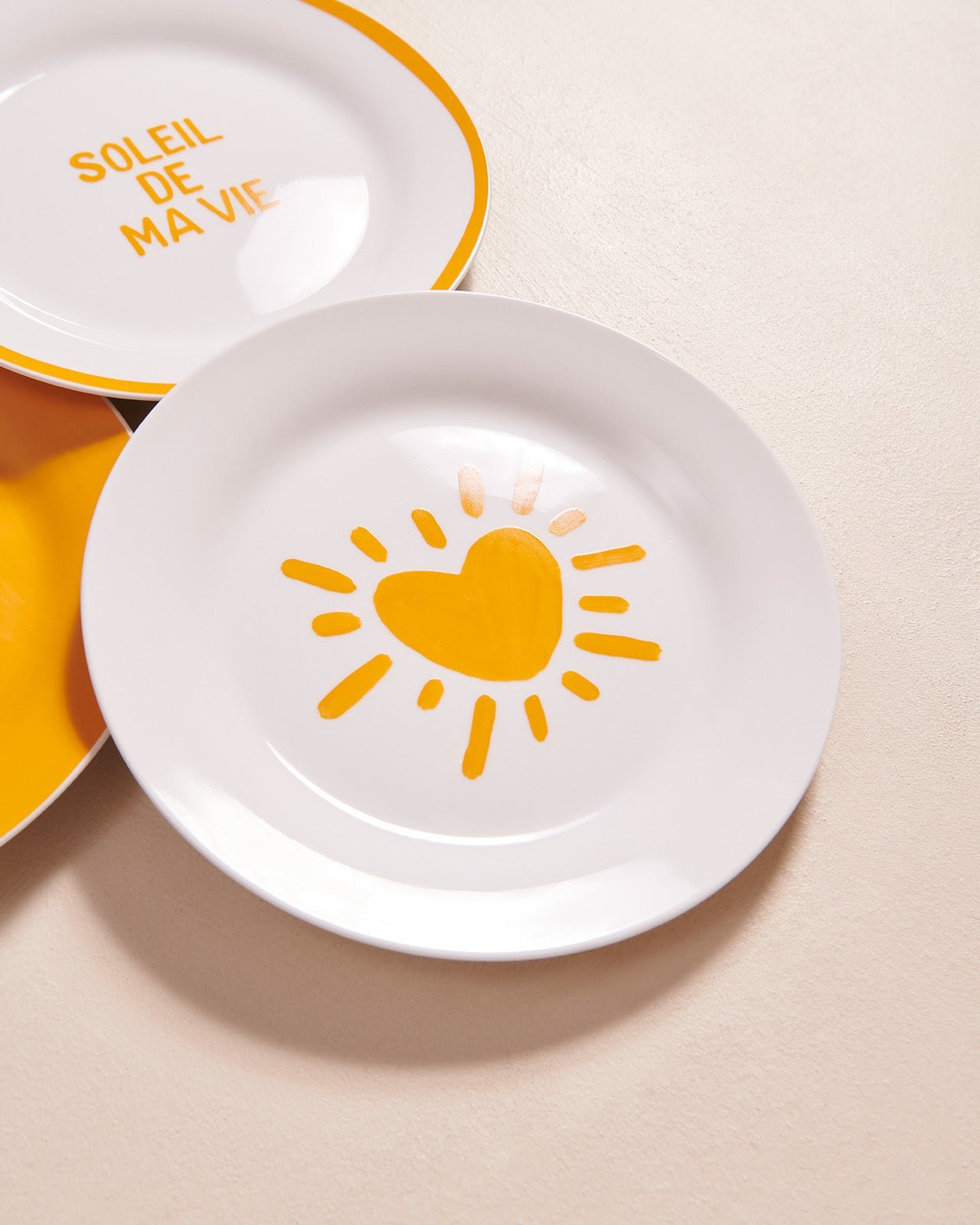 L'assiette à dessert cœur solaire en porcelaine EMOI EMOI Jaune