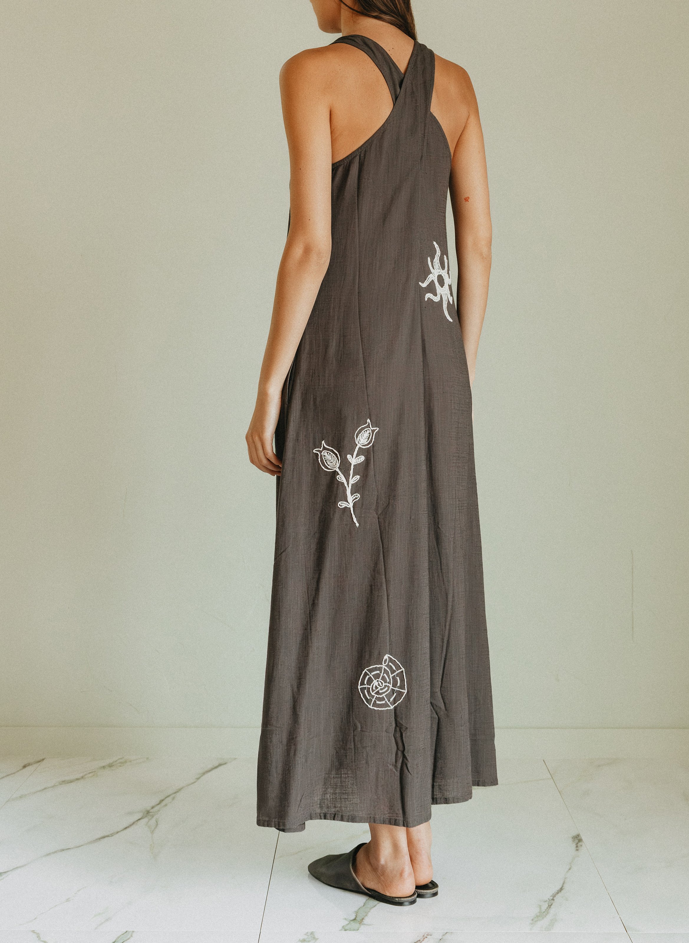 Langes Kleid mit Rundhalsausschnitt INDI & COLD Grau