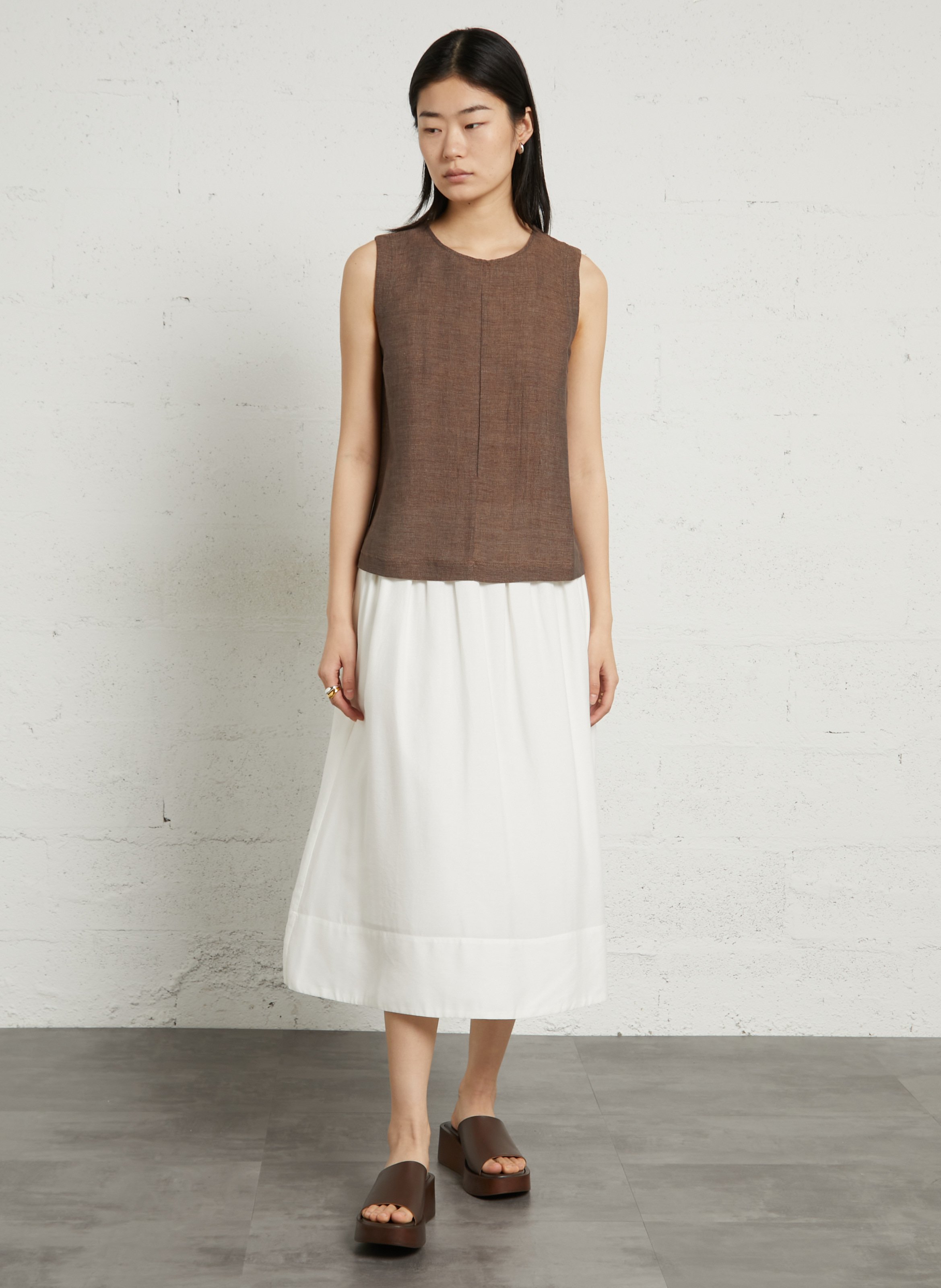 Gerader Top mit Rundhalsausschnitt aus Leinen und Baumwollmischung. POMANDERE Braun