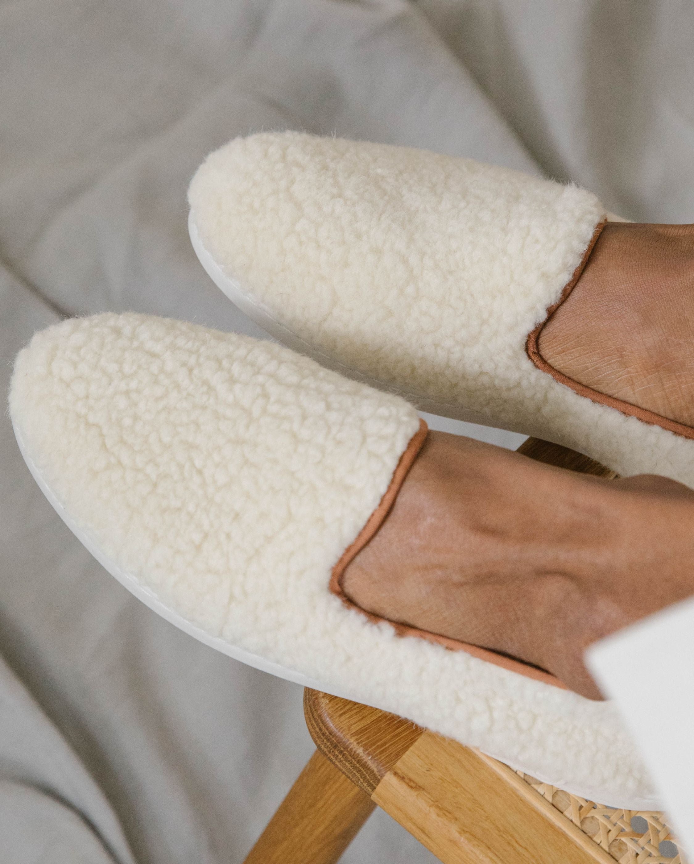 Chausson homme bouclette, blanc camel ANGARDE Blanc