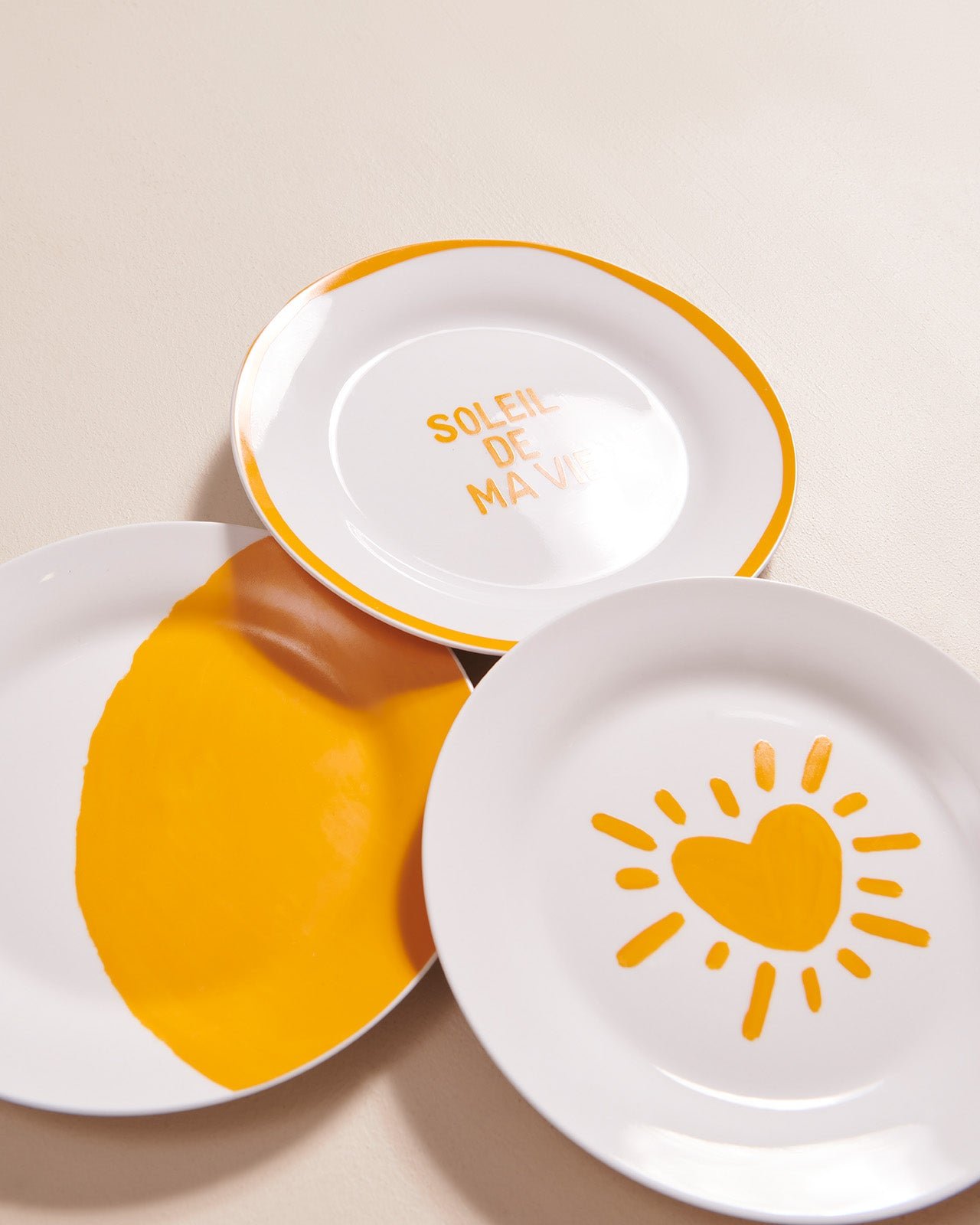 L'assiette à dessert cœur solaire en porcelaine EMOI EMOI Jaune