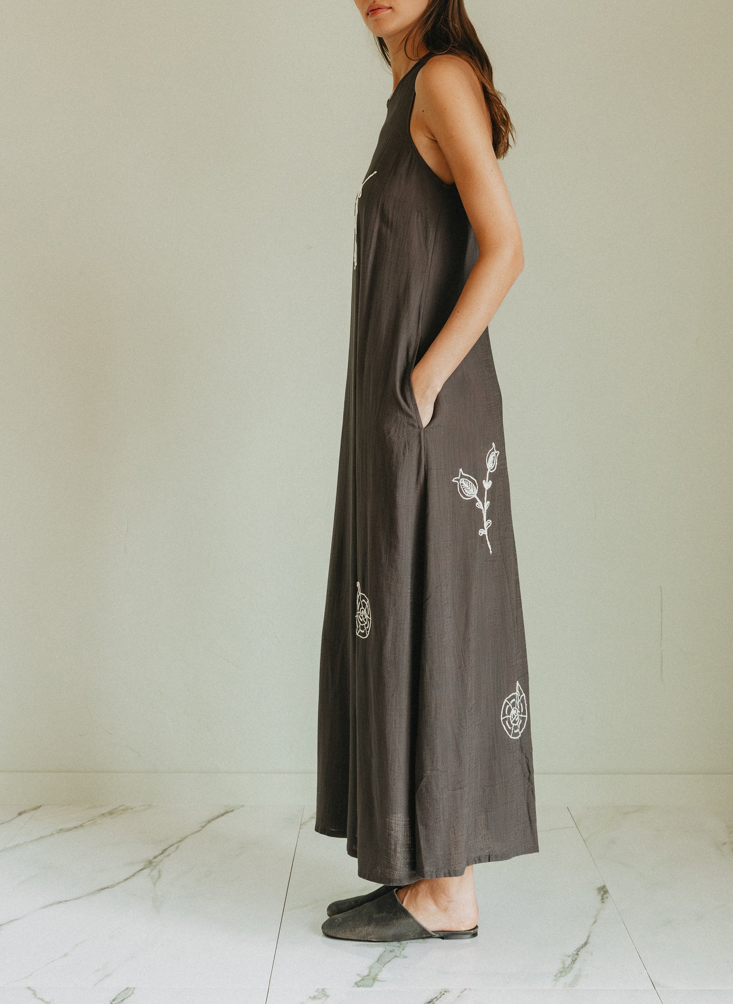 Langes Kleid mit Rundhalsausschnitt INDI & COLD Grau