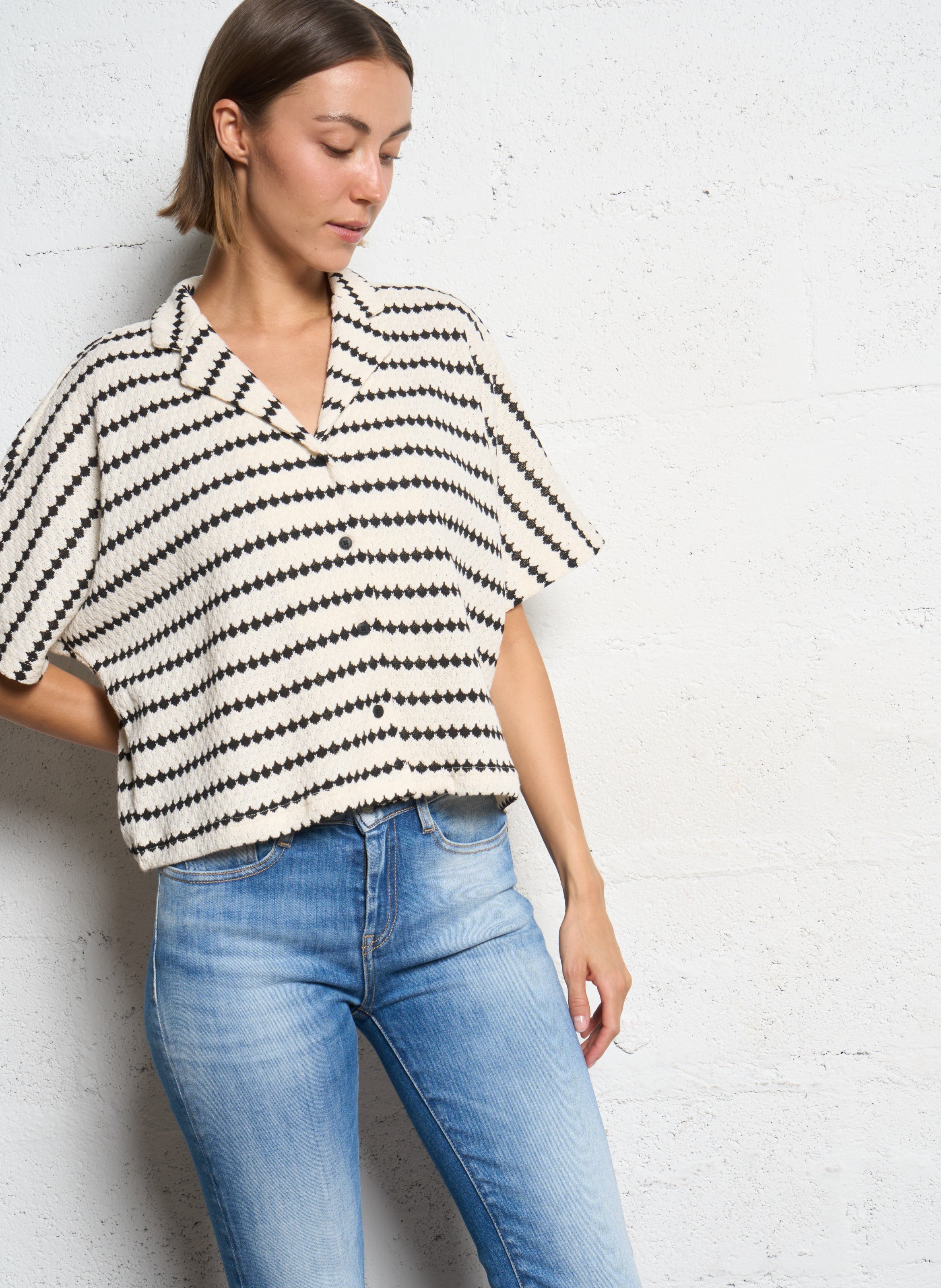 Sandales plates en cuir imprimé - Look 2